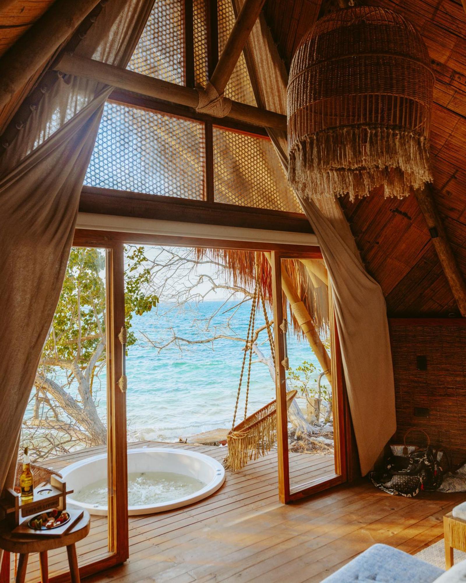 Quarto Duplo Deluxe com Varanda e Vista do Mar