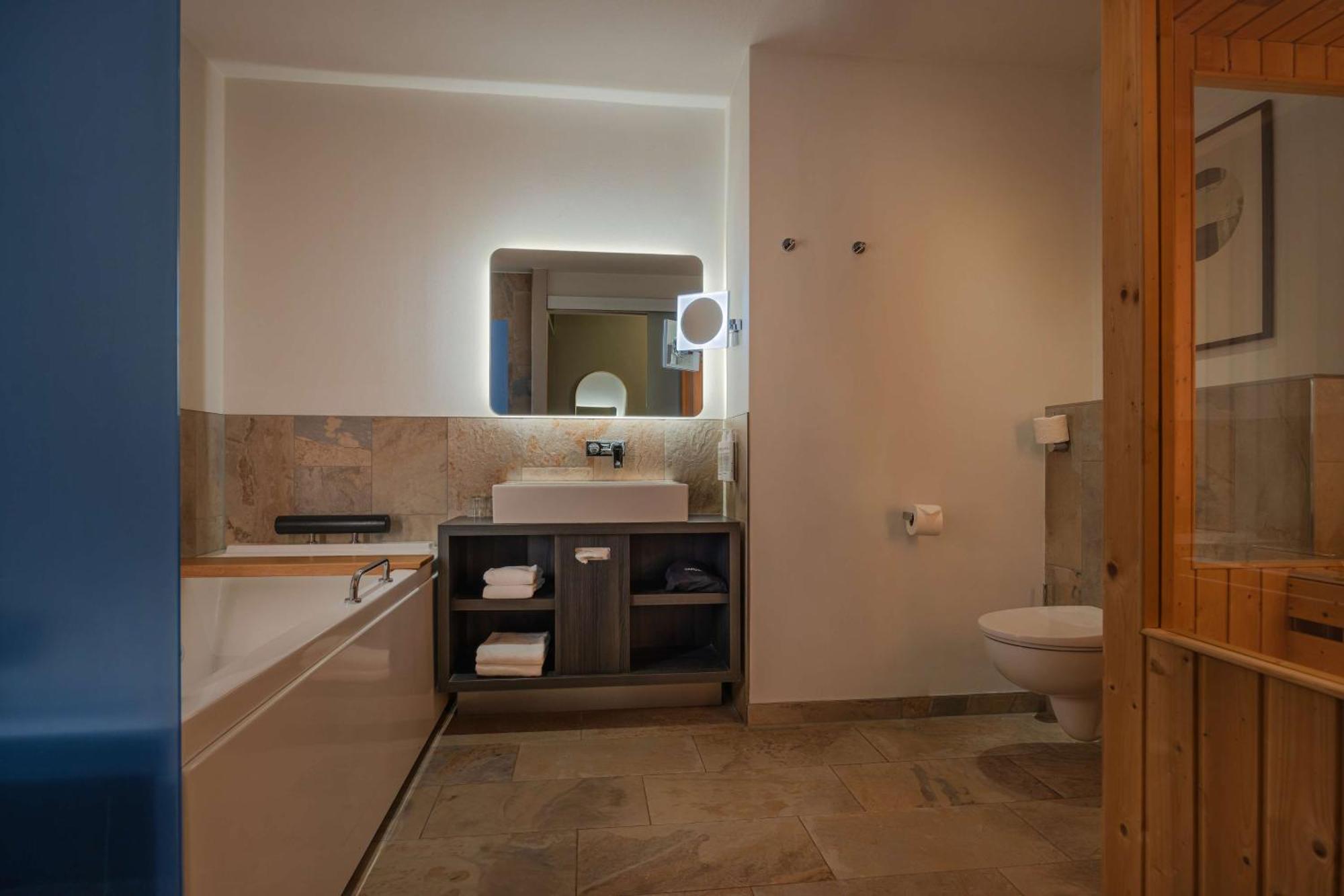 Superior Spa King Room Harbour View