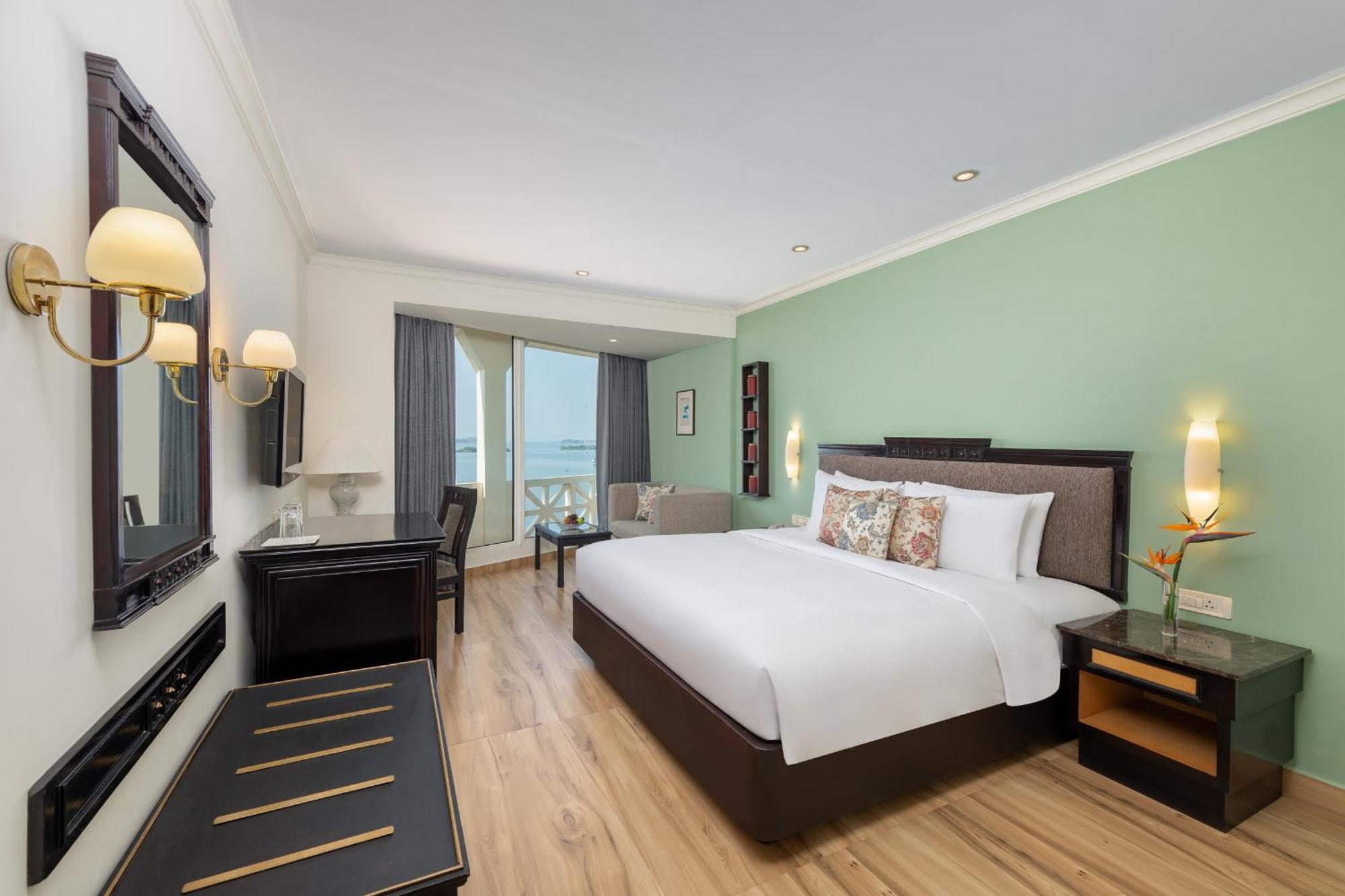 Executive Suite 1 Bedroom Sea View King Bed
