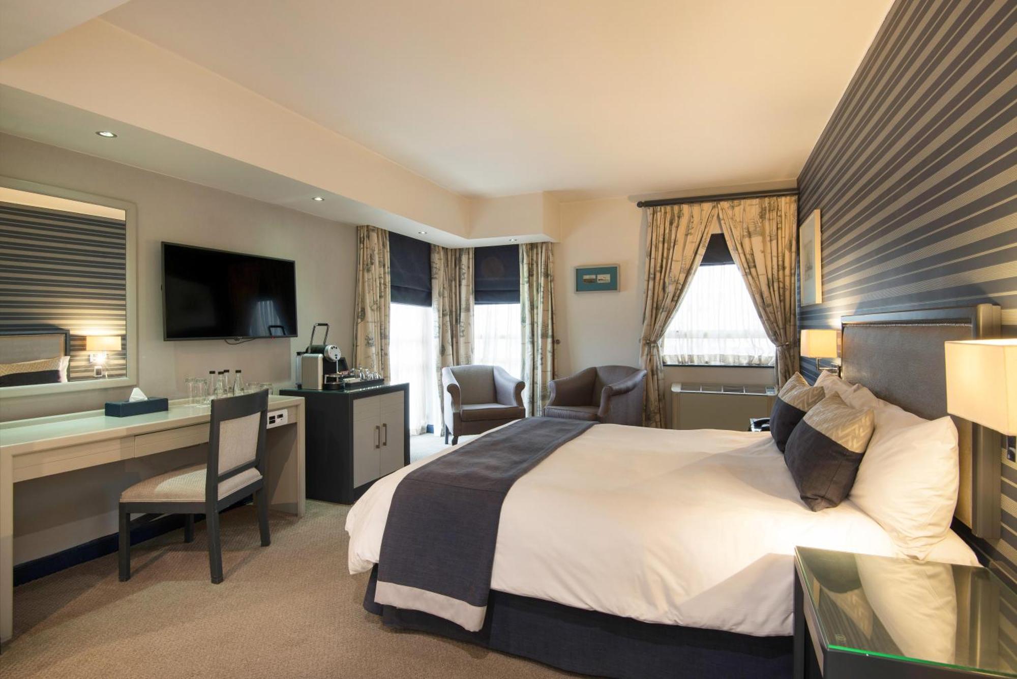 Deluxe Queen Room