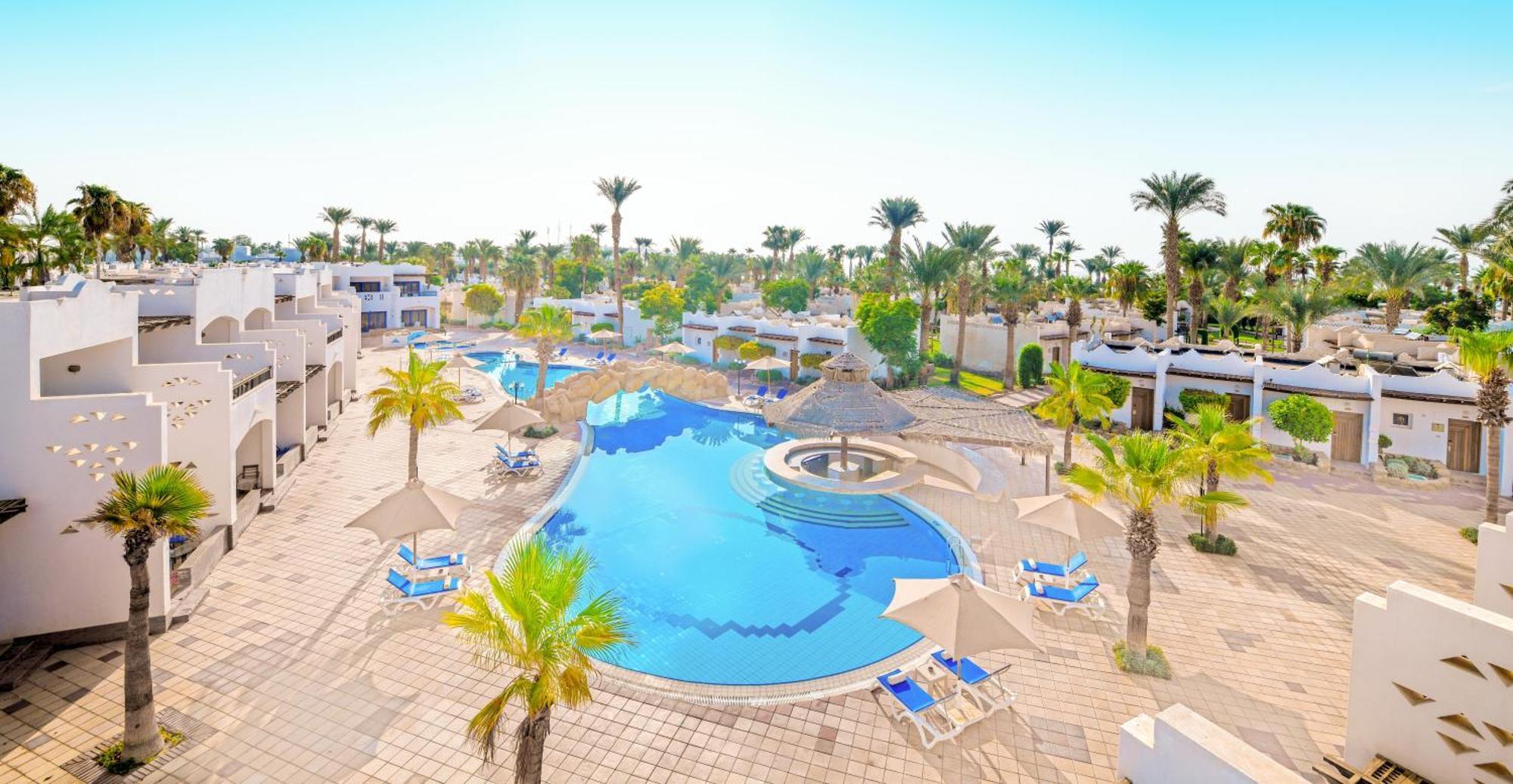 Superior, Queen or Twin Bed, Pool View