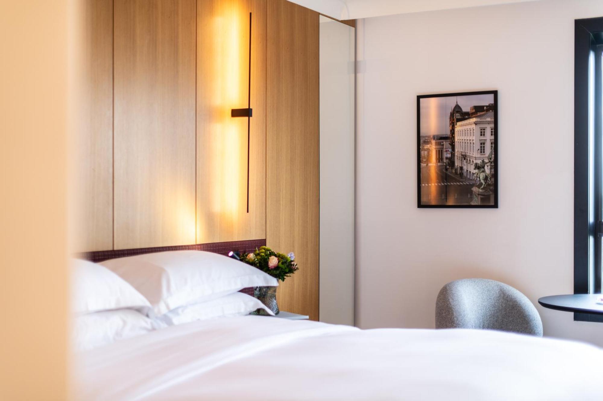 Superior King Room City View