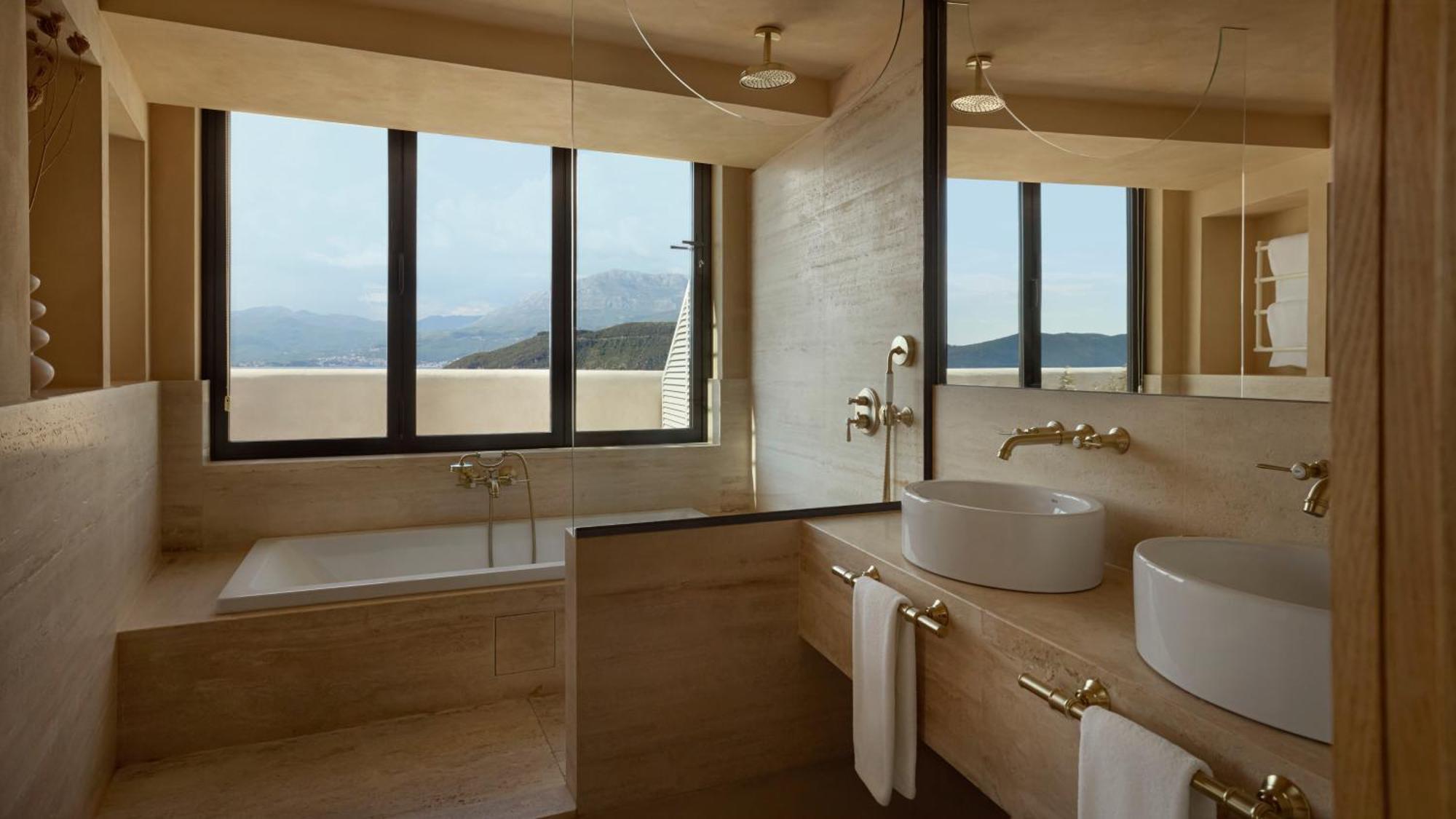 Panoramic Room