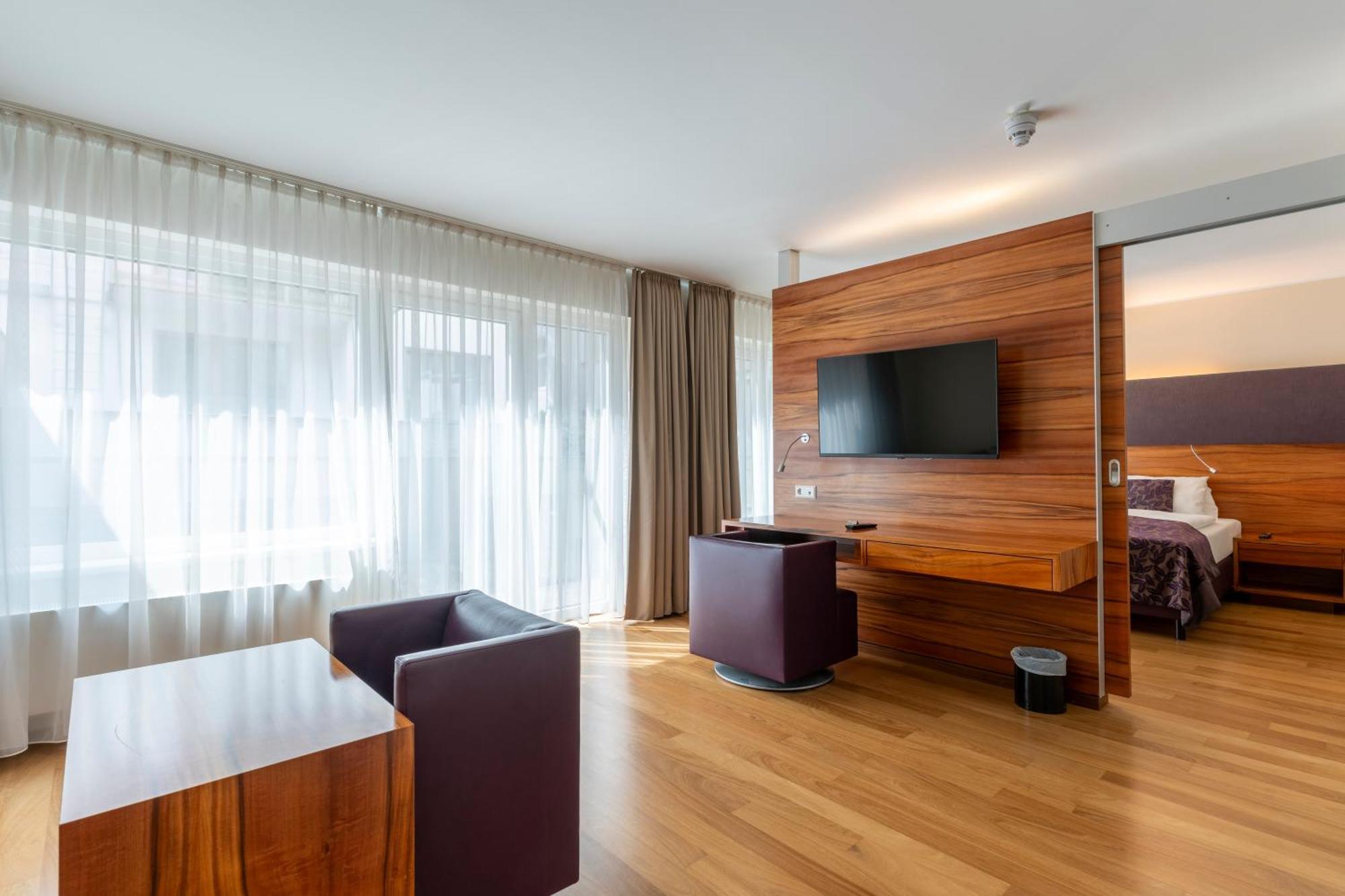 One-Bedroom Apartment with Balcony,1687456117:JPEG