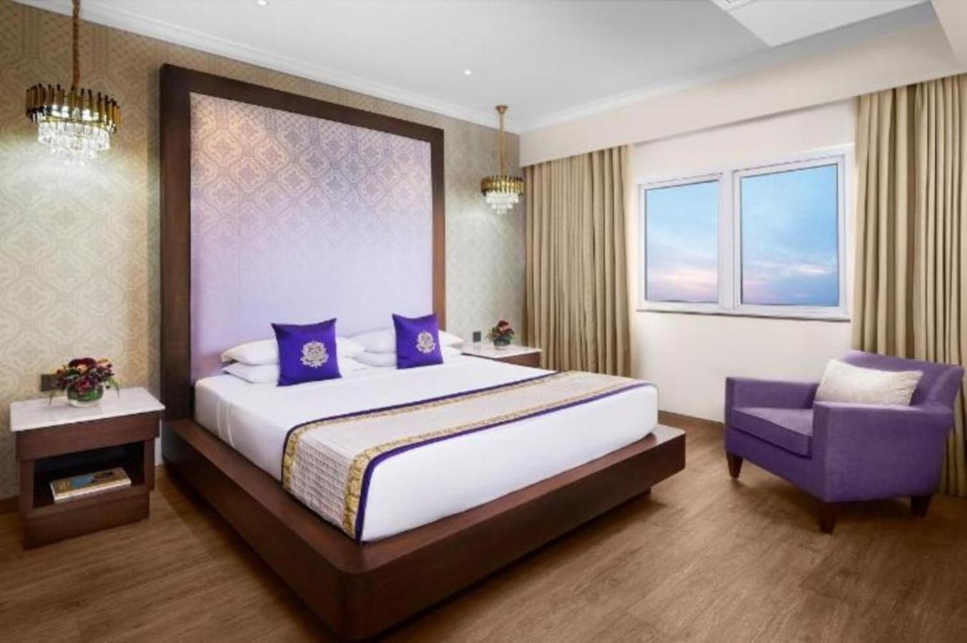 Executive Suite,1697924426:JPEG