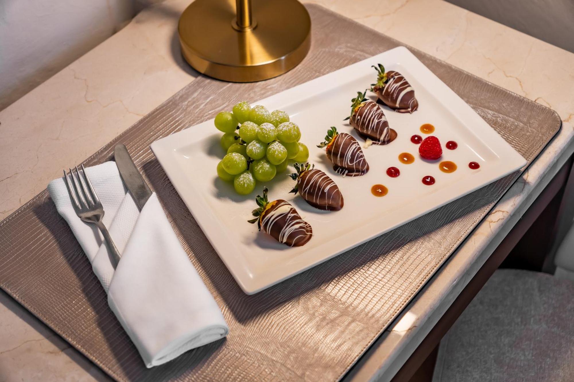 Novicias King Size Bed