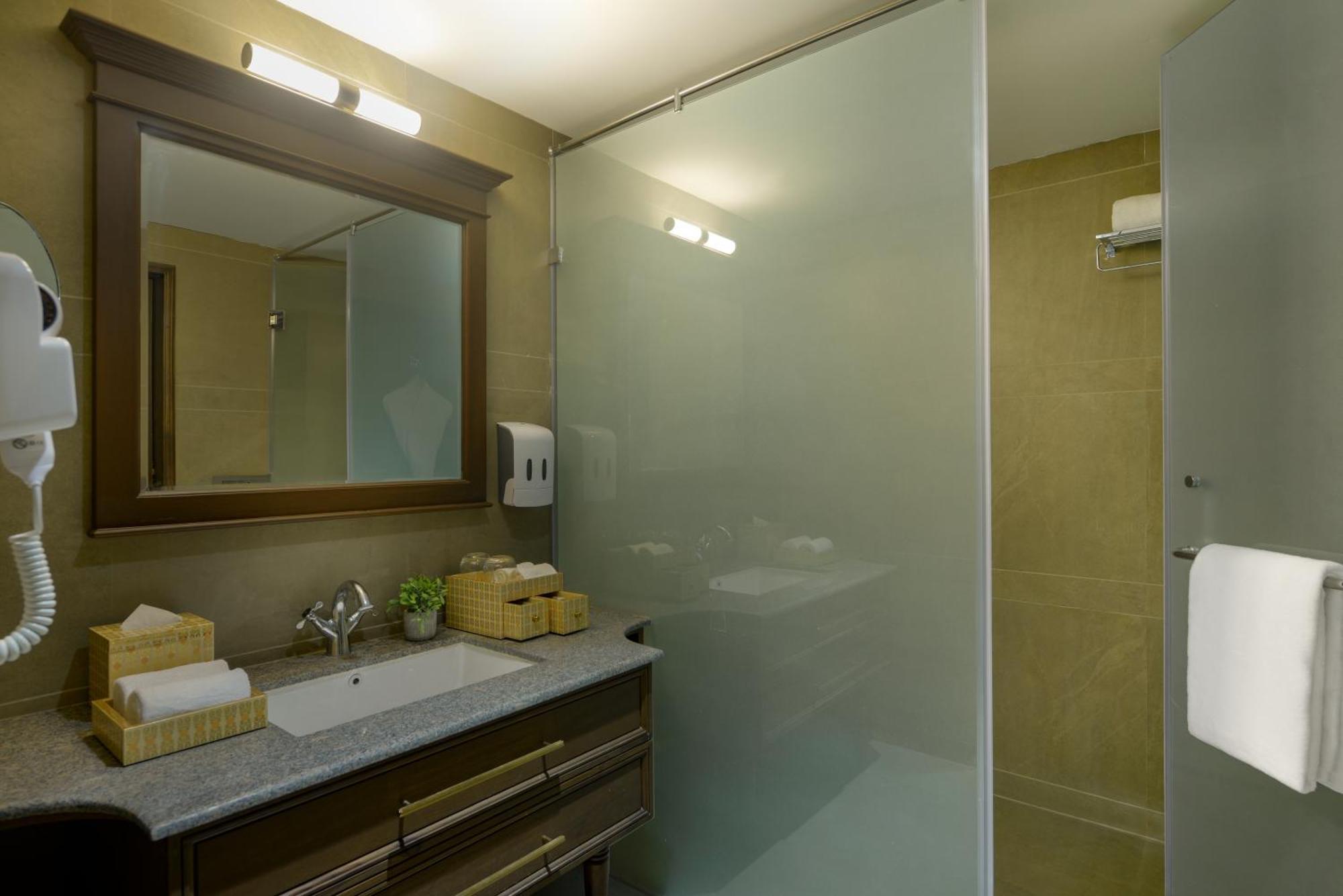 Superior King Room