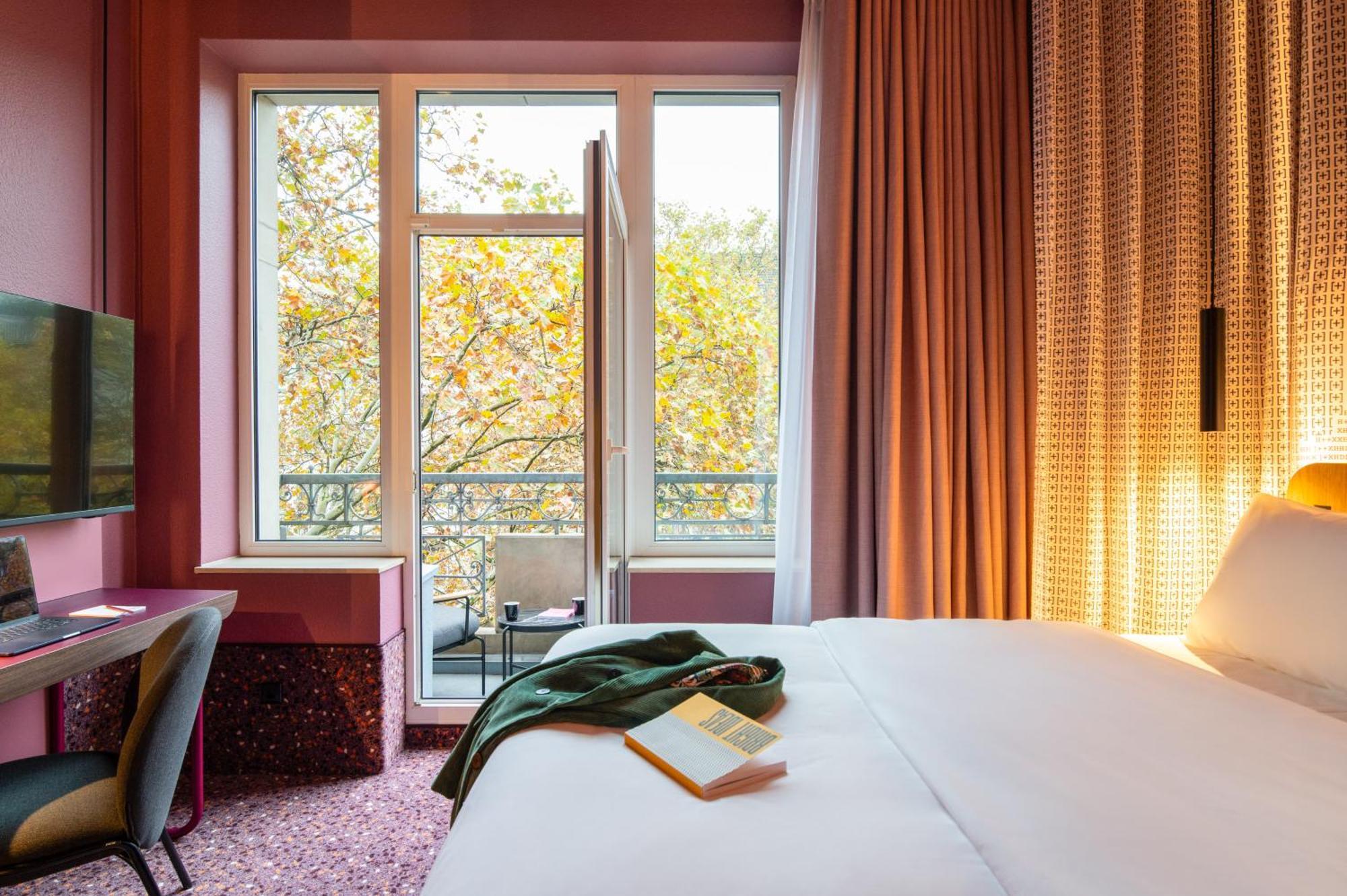 TRIBE Essential Kamer met balkon