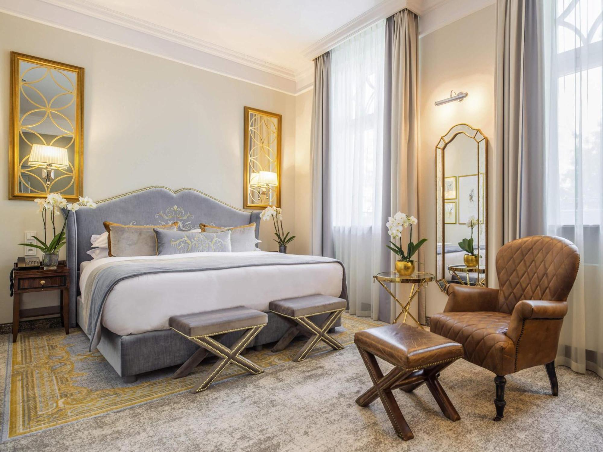 Deluxe King Room