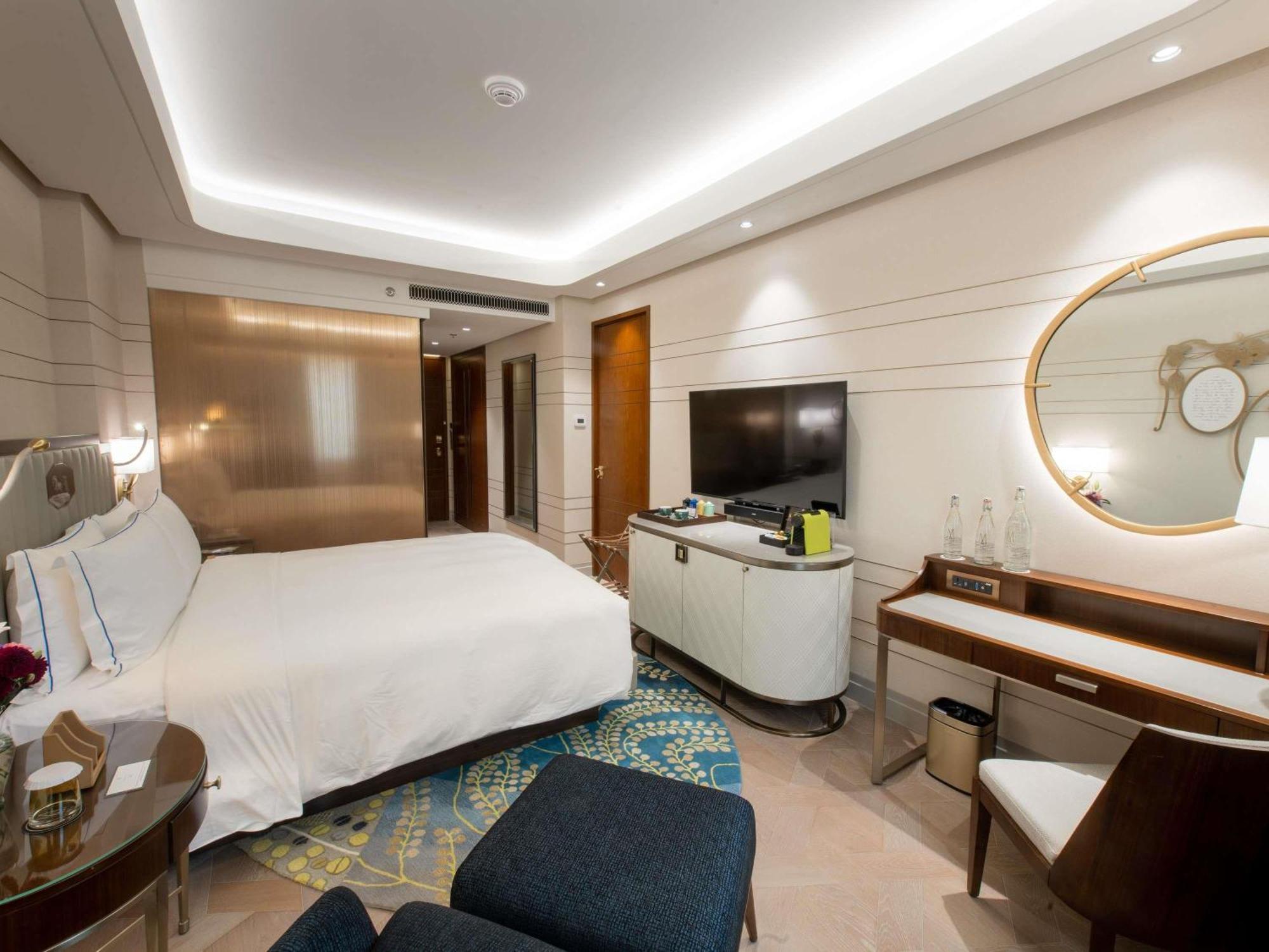 Executive King Room,1714179082:JPEG