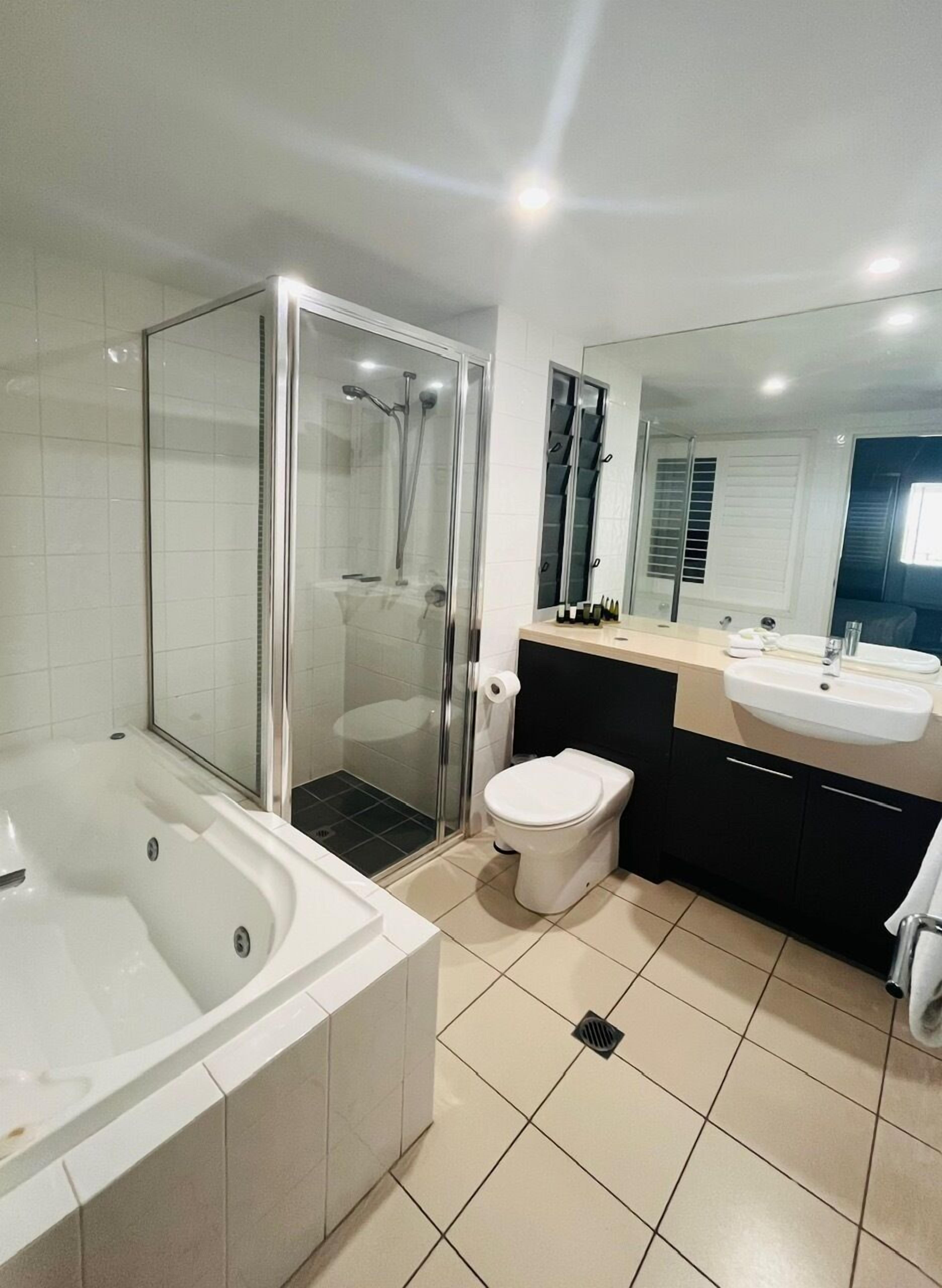 One-Bedroom Apartment Spa Bath Garden View