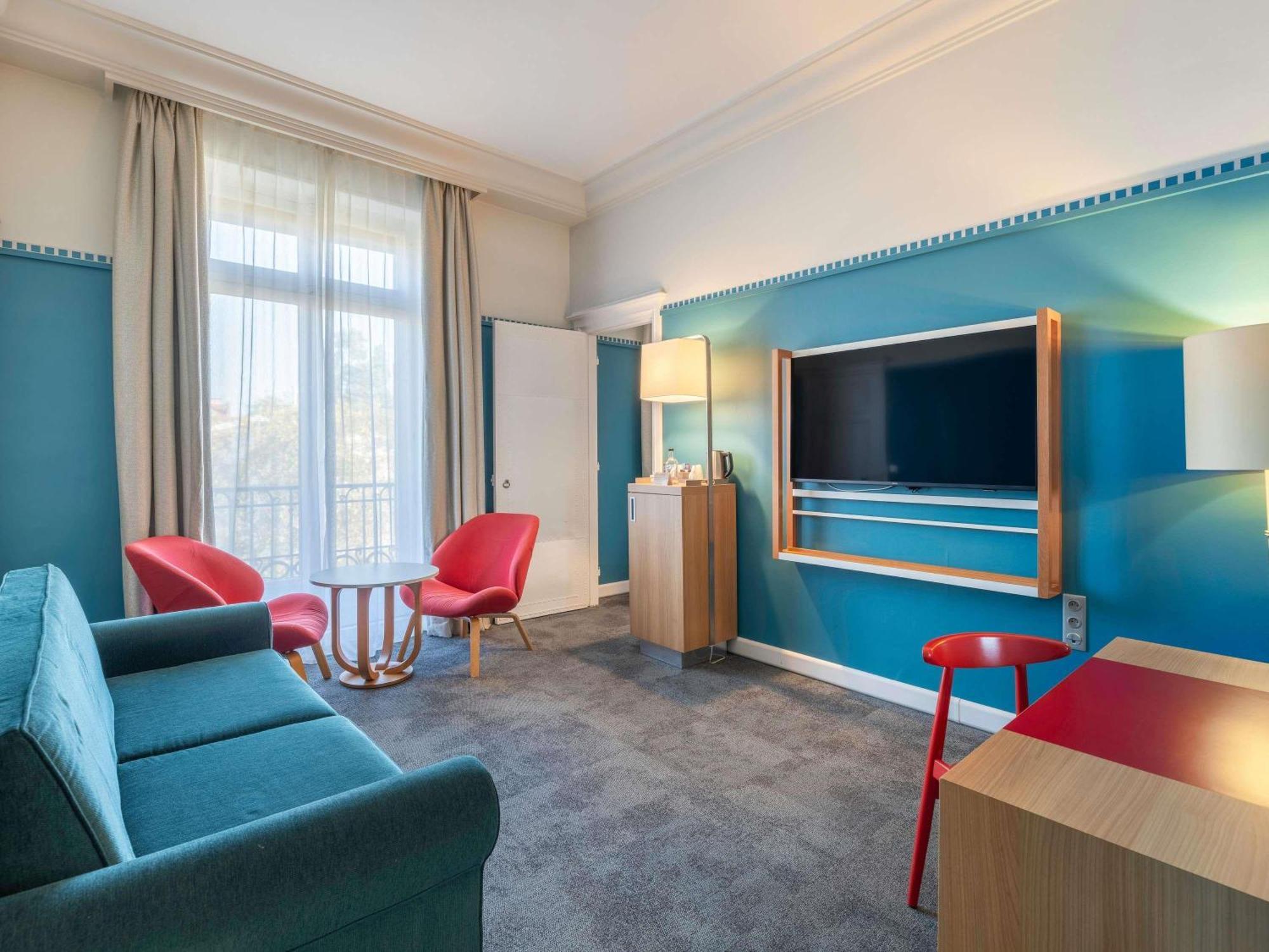 Suite One Double Bed One Double Sofa Bed,1770842070:JPEG