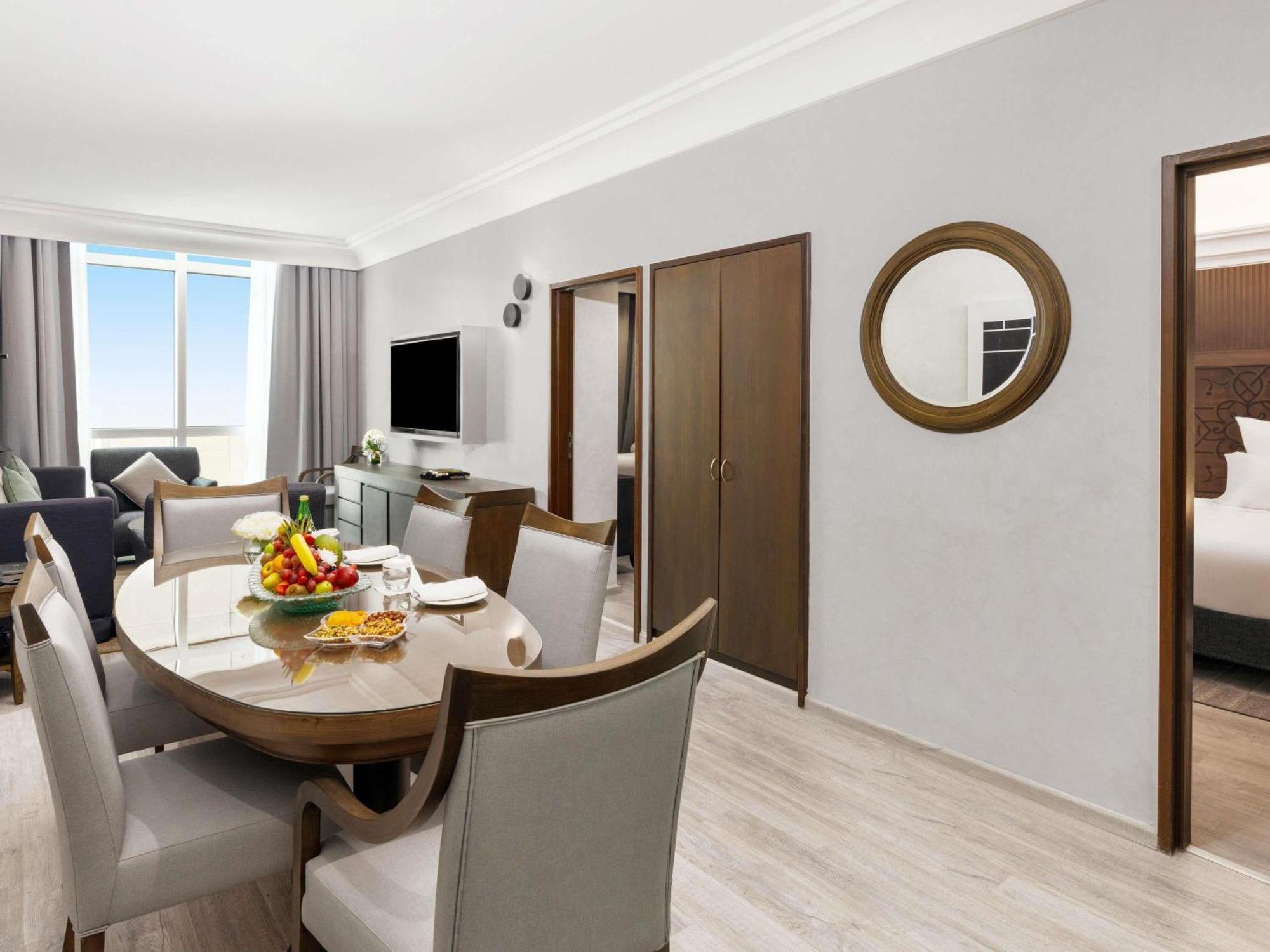 Deluxe Presidentiële Suite met Tweepersoonsbed en 2 Eenpersoonsbedden - Gedeeltelijk Uitzicht op de Kaäba