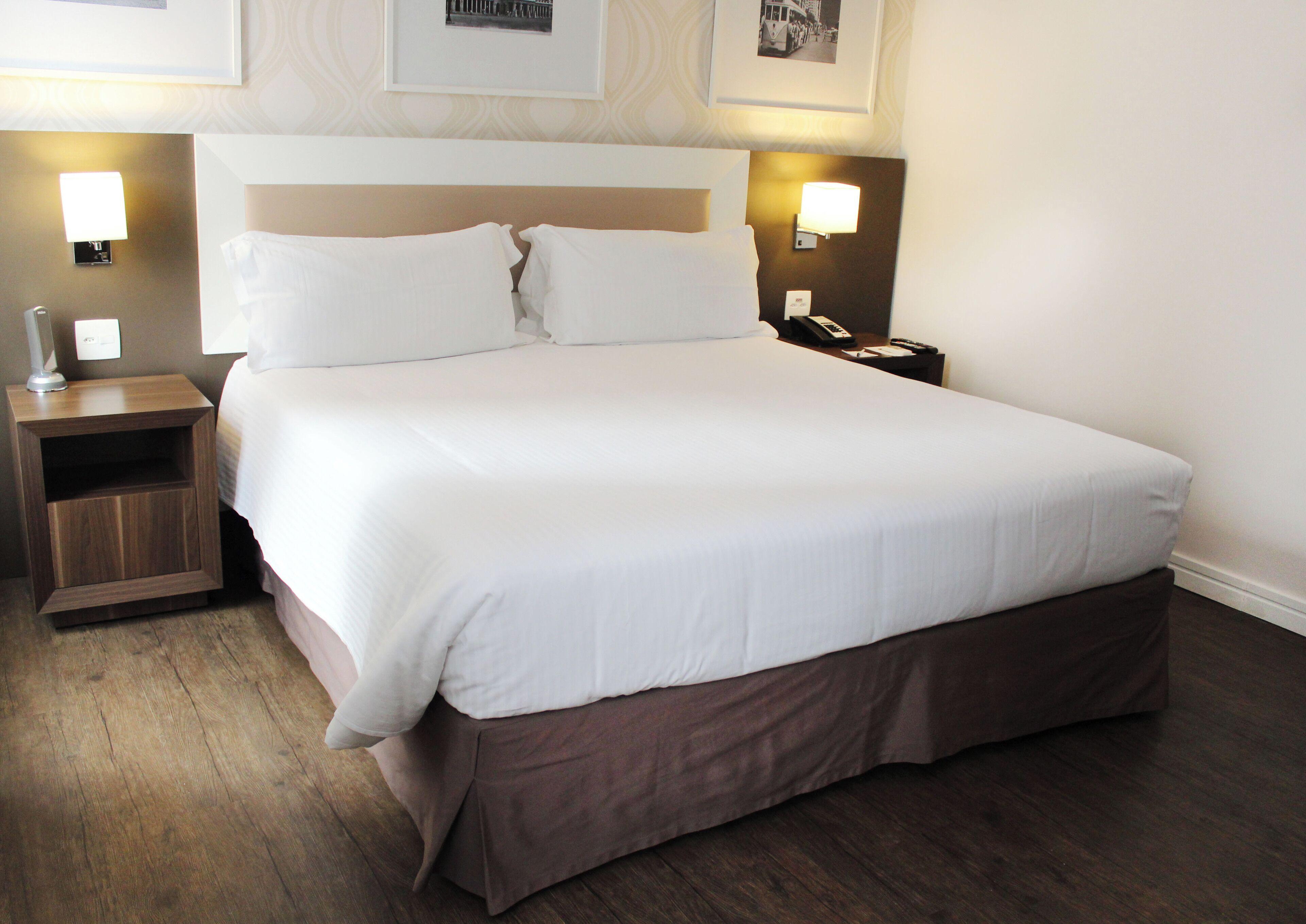 Standard King Room Mid Floor