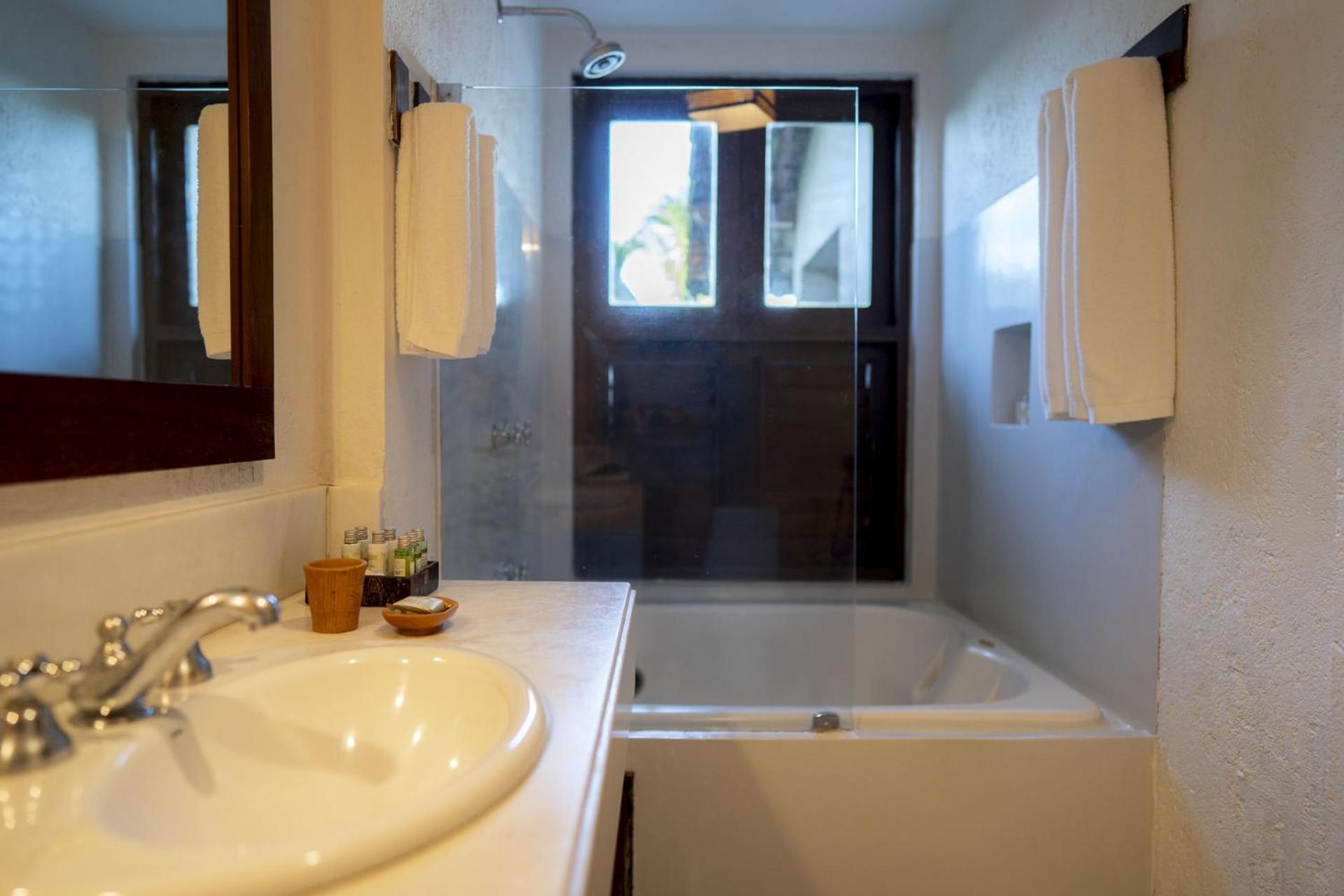 Quarto Triplo com Vista Mar (Crianças não Incluídas)