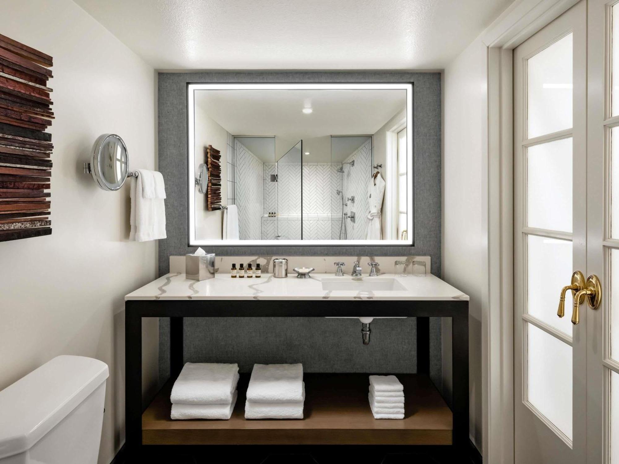 Deluxe King Room with Garden View,1730029758:JPEG