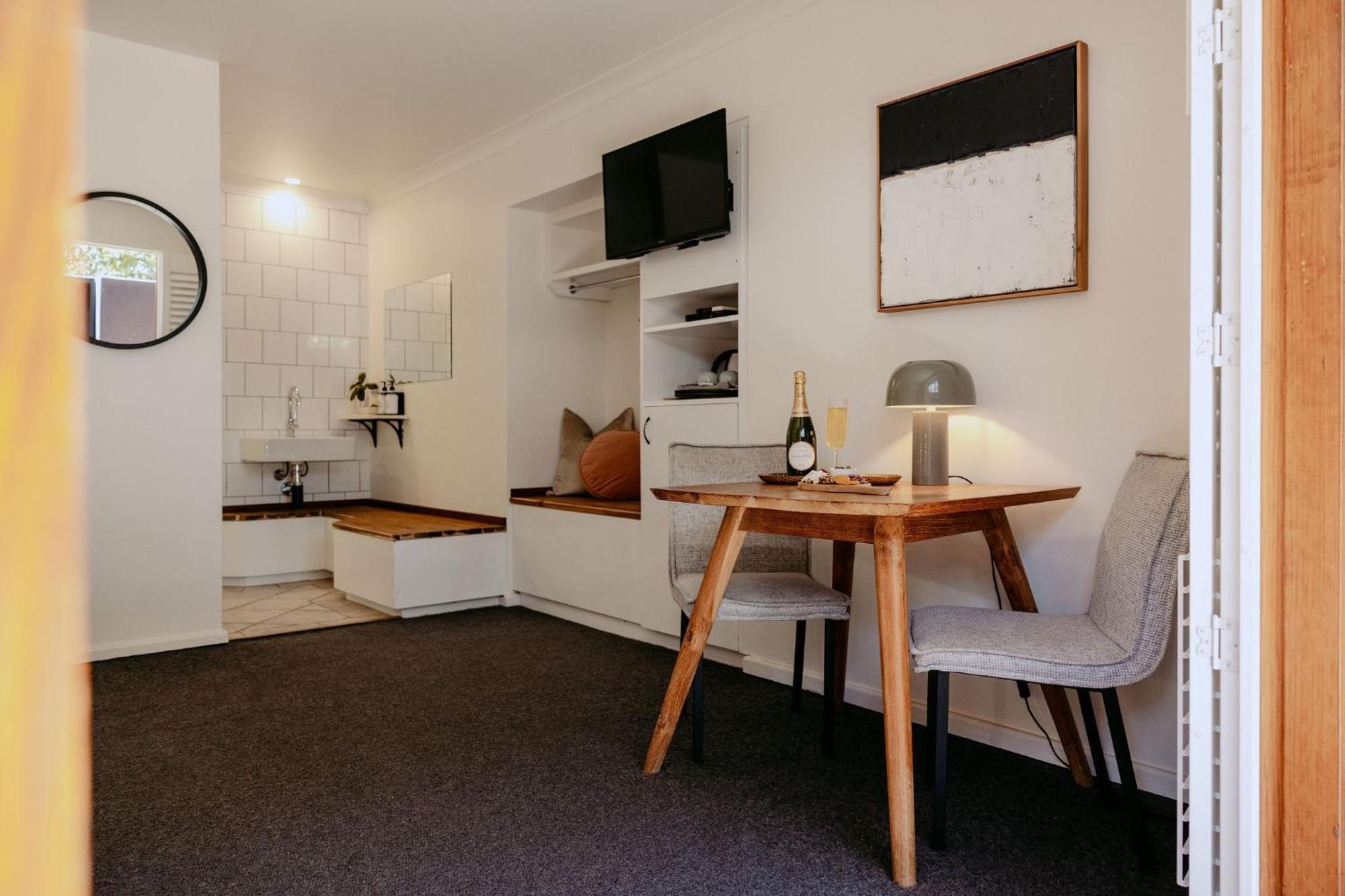 King Suite with Courtyard