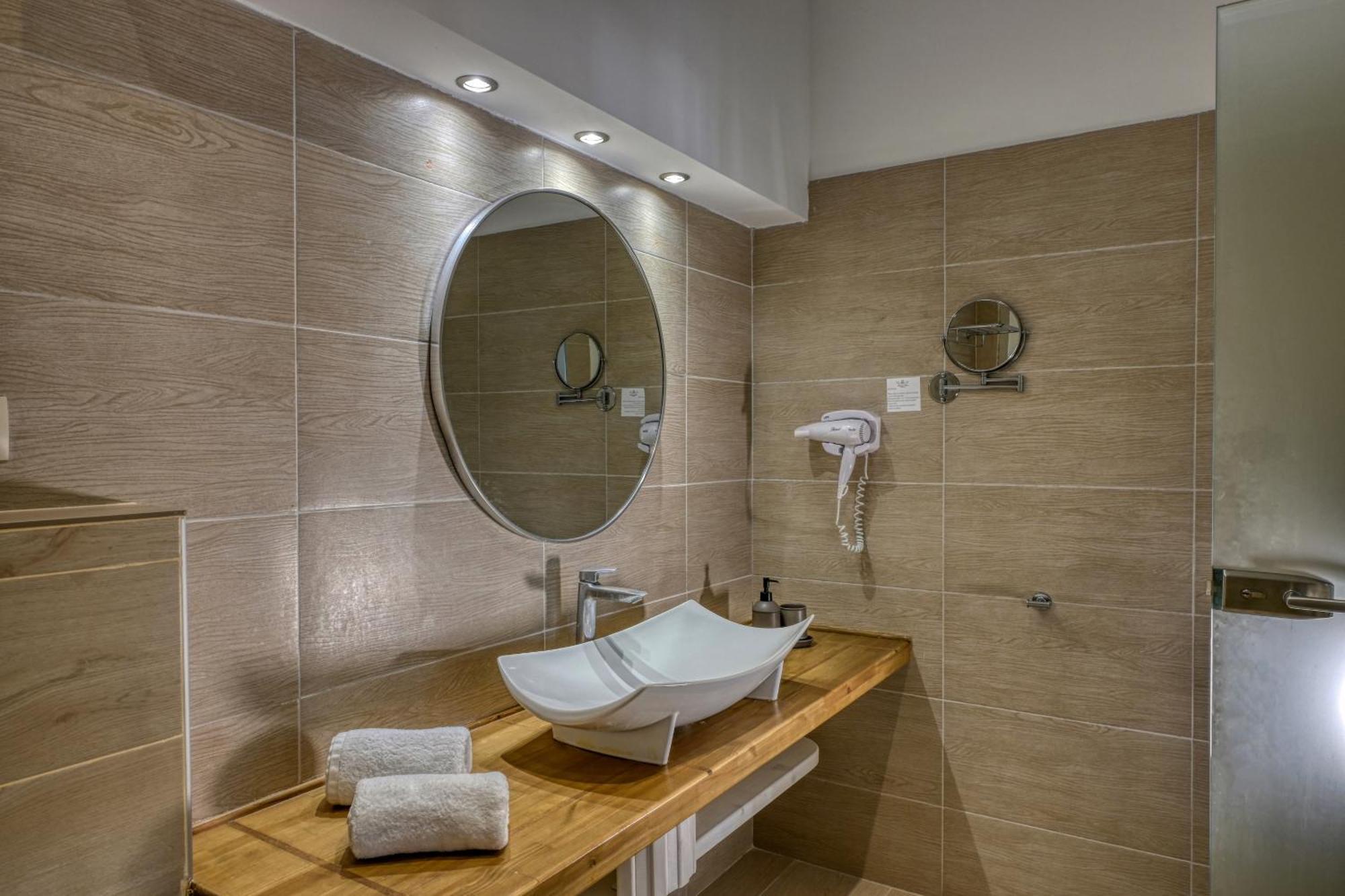 Jacuzzi Premium Suite Indoor Jacuzzi