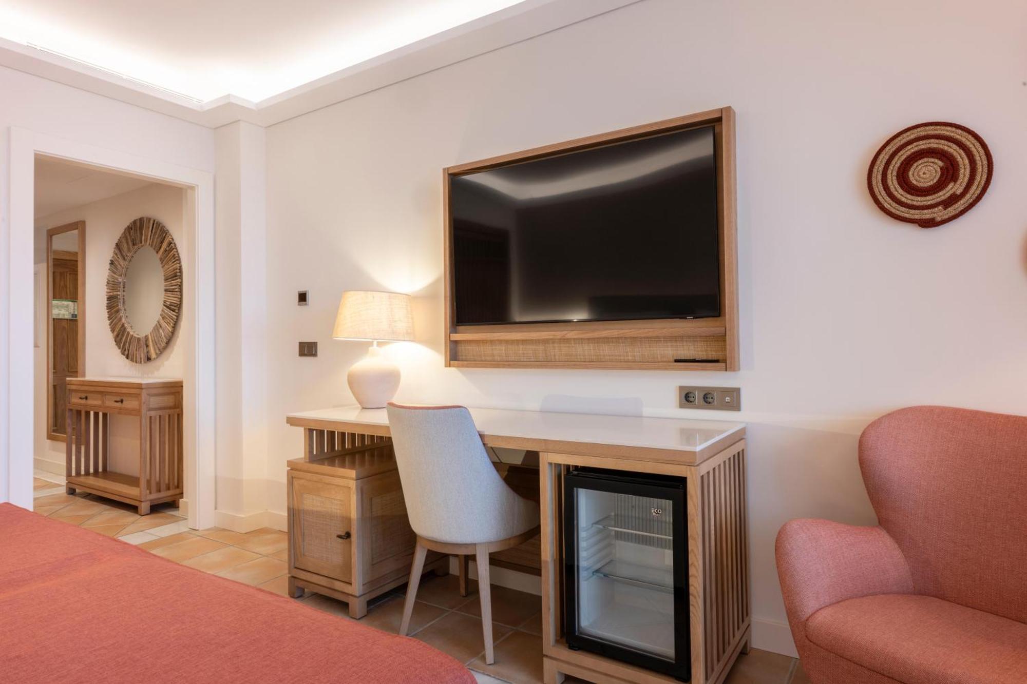 Superior Room (2 Adults),1742637779:JPEG