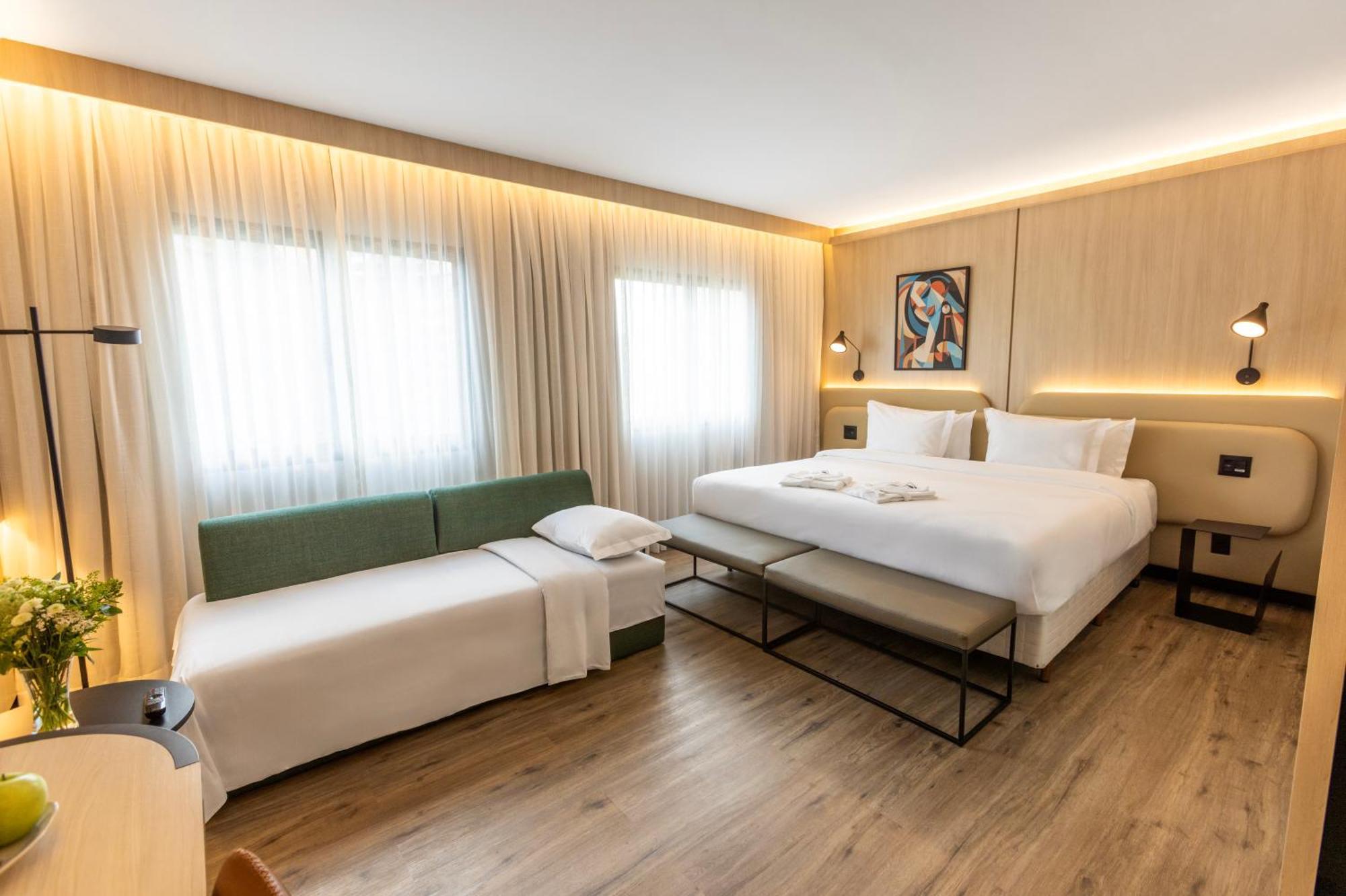 Luxo Triplo Casal - 1 Cama Casal e 1 Sofá Cama