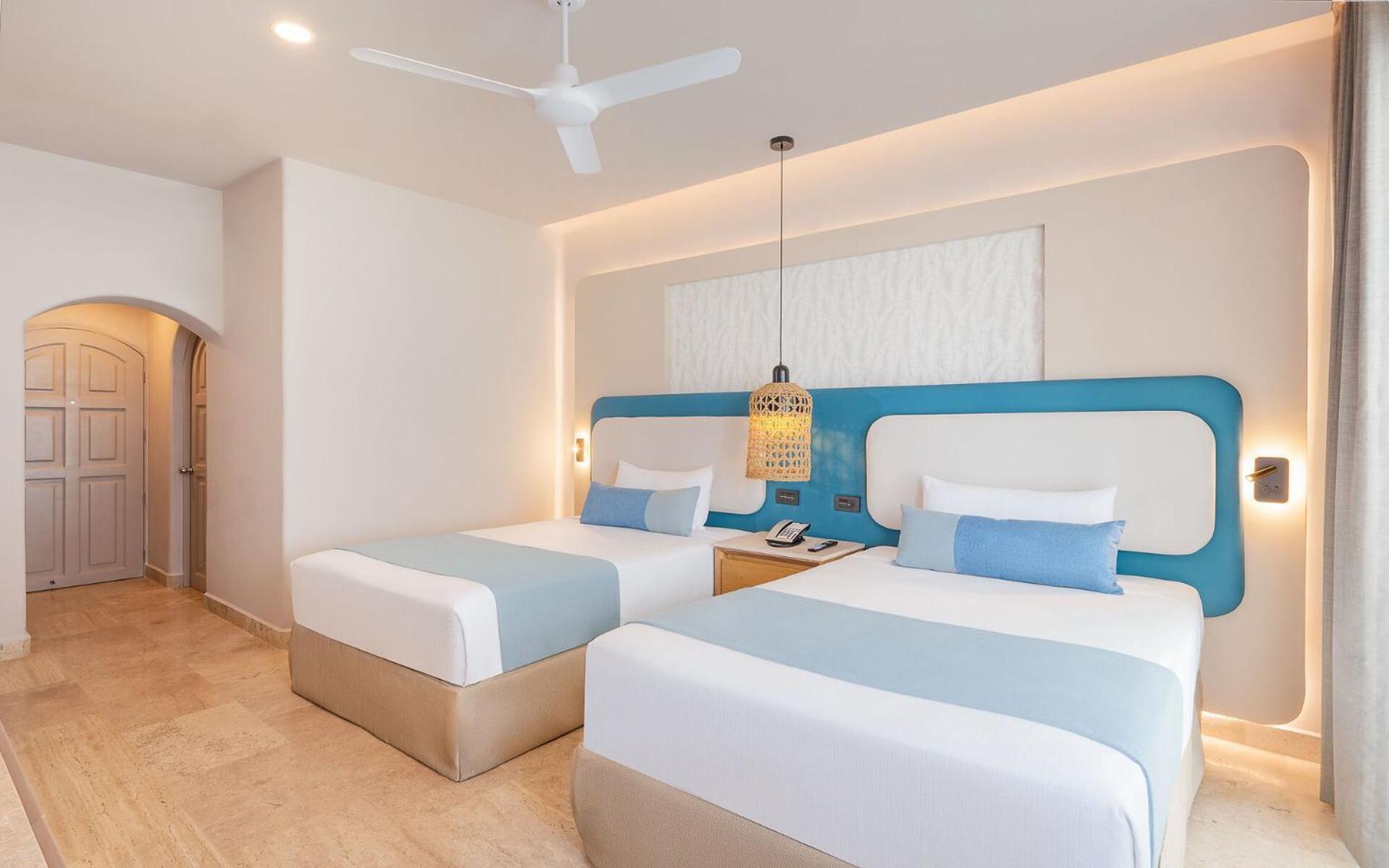Deluxe Room,1651174223:JPEG