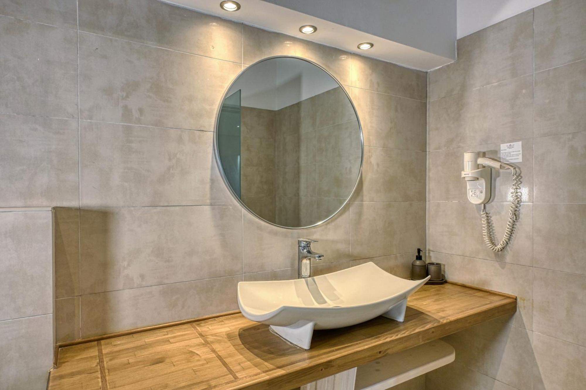 Jacuzzi Premium Suite Outdoor Jacuzzi