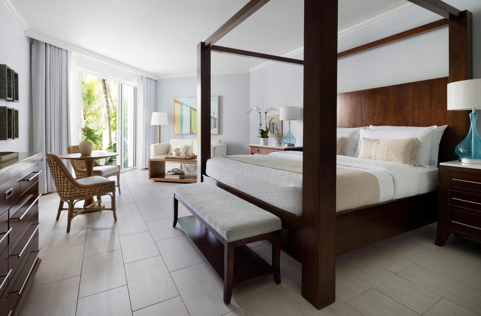 Suíte Júnior Ampla West Bay em Andar VIP com Acesso Direto à Piscina