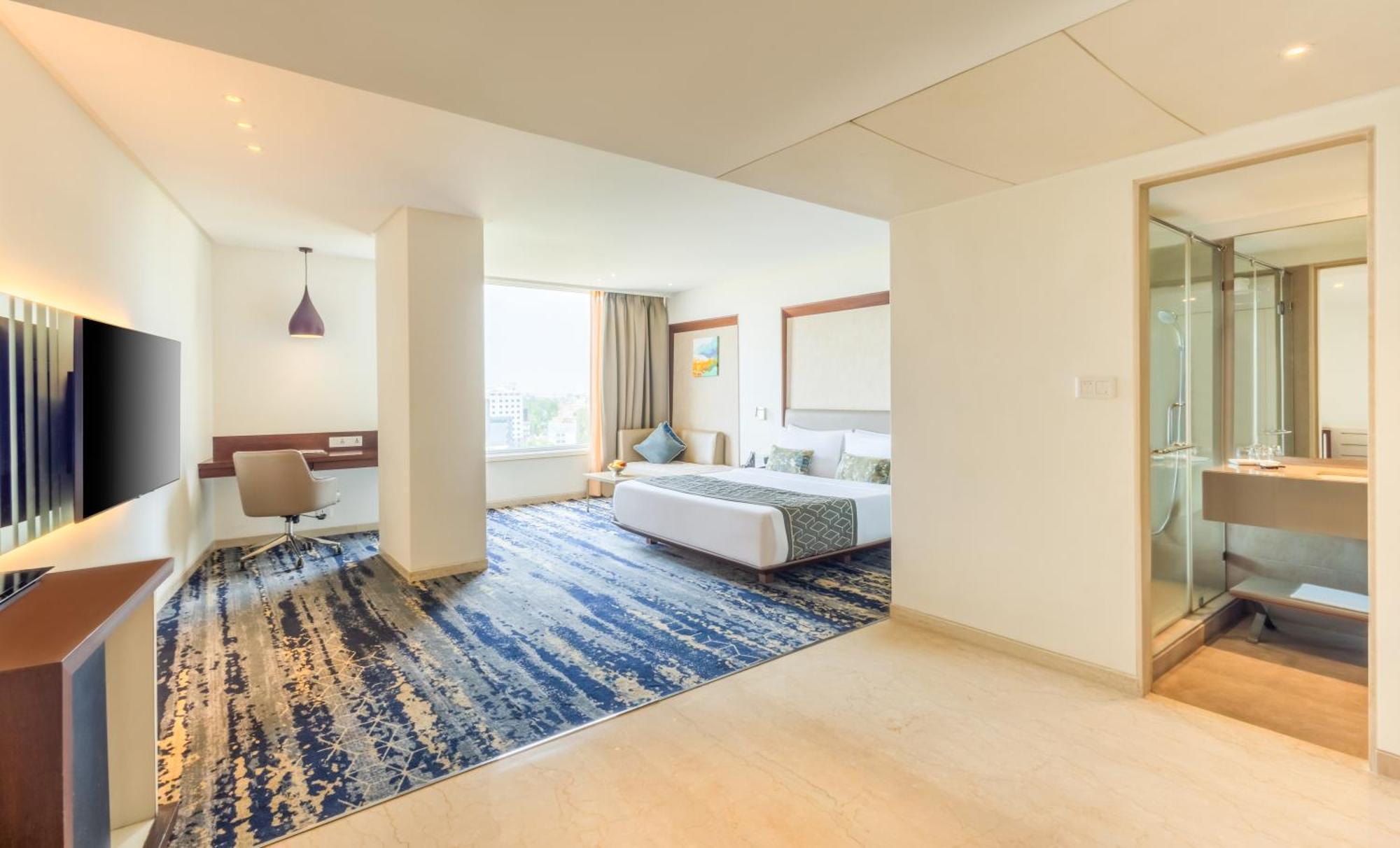 Executive Suite,1743114871:JPEG