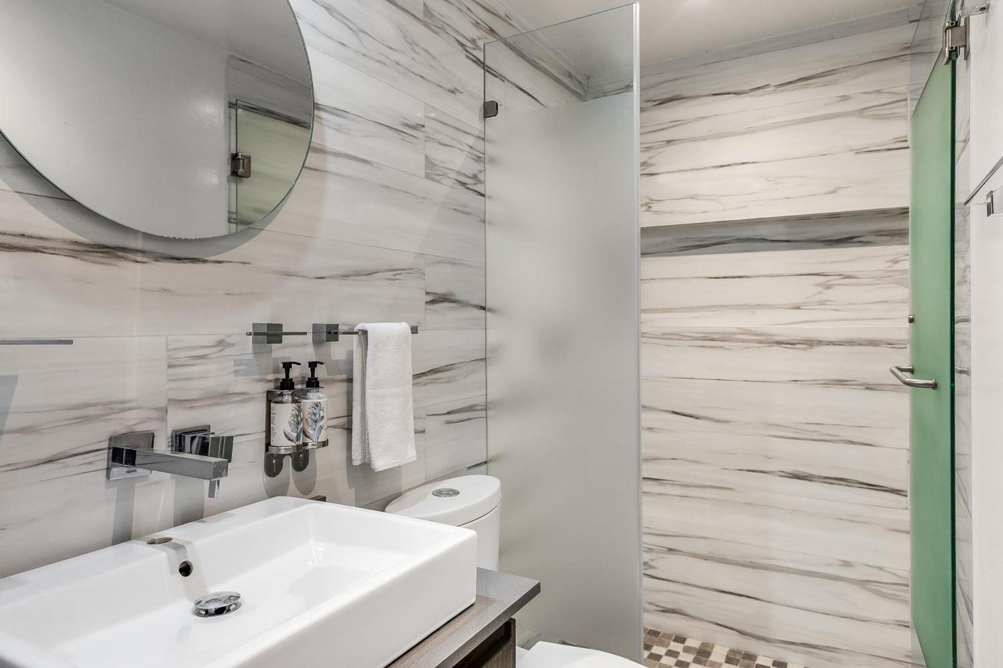 Luxury Suite,1756526804:JPEG