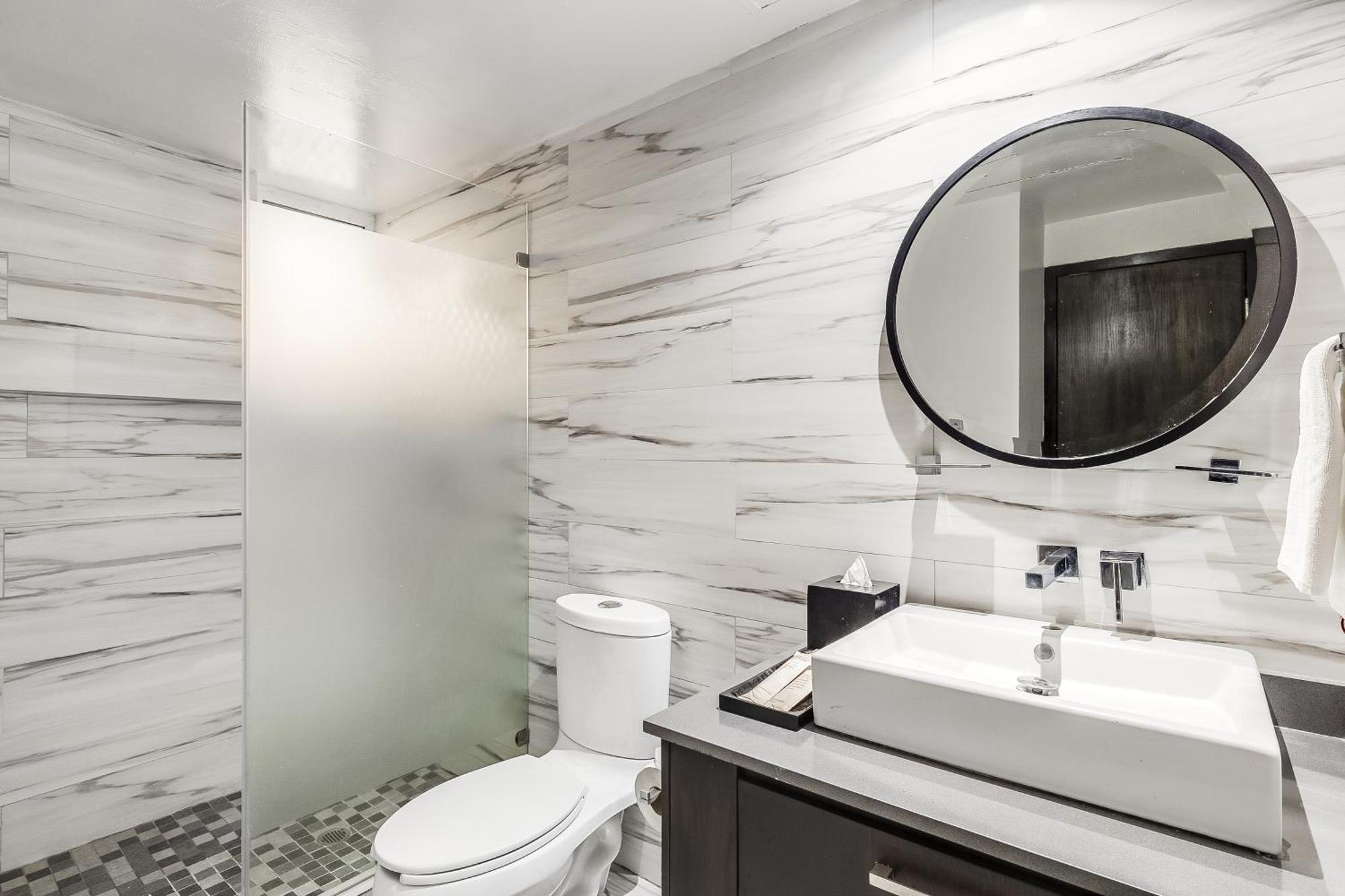 Deluxe,1756526875:JPEG