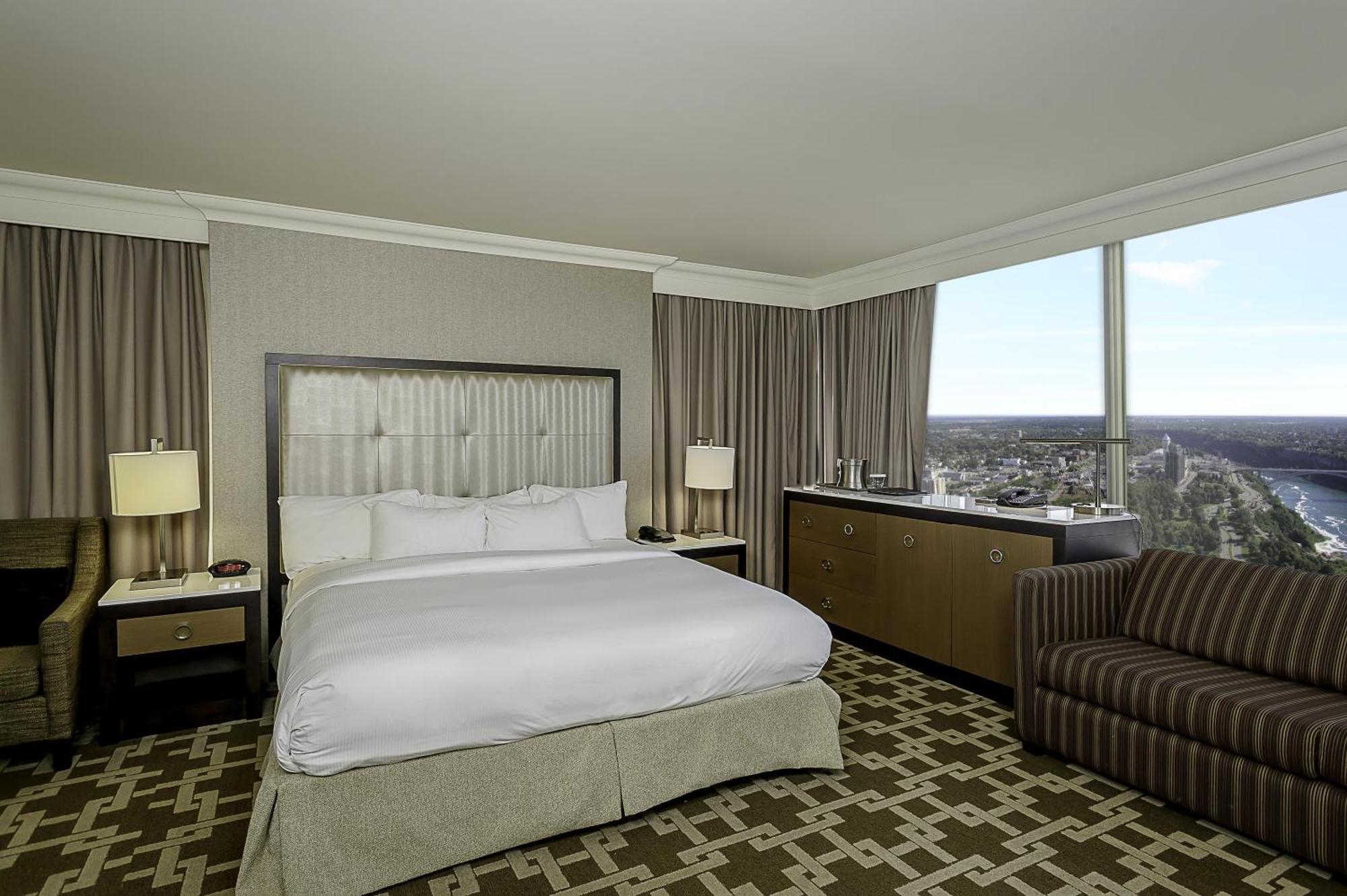 King Studio Suite Spa Bath Canadian or US Falls View,1758304223:JPEG