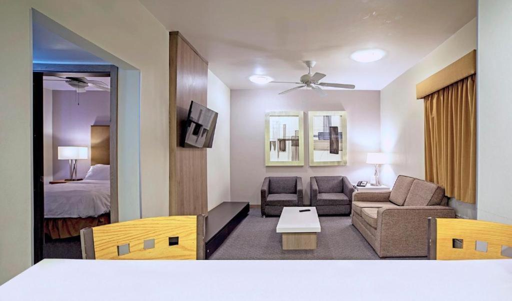 Two-Bedroom King Suite