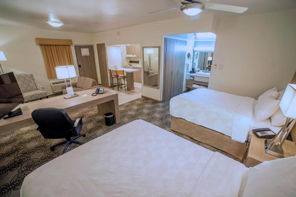 Double Suite Two Double Beds Non-Smoking
