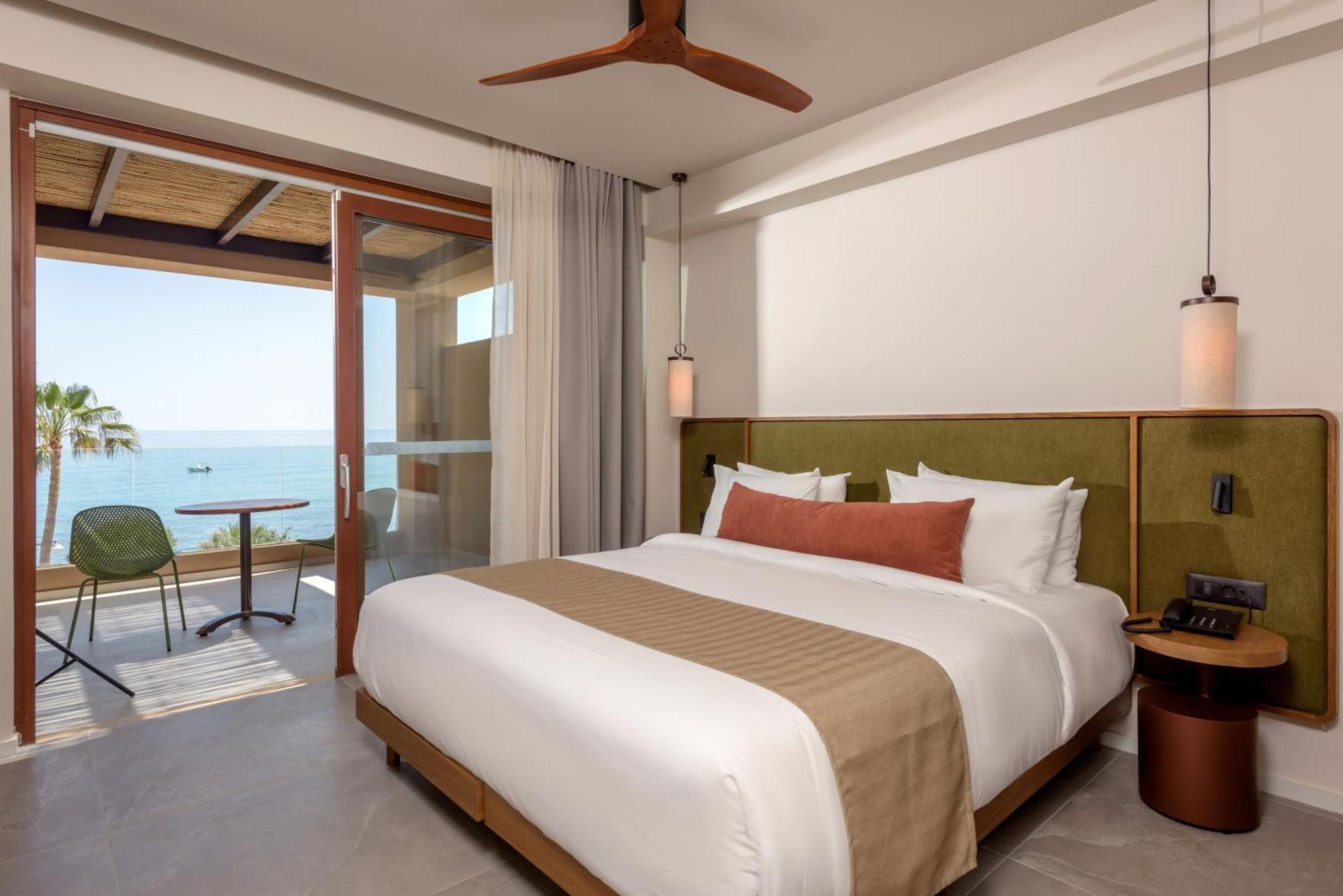 Family Sea View,1758547536:JPEG