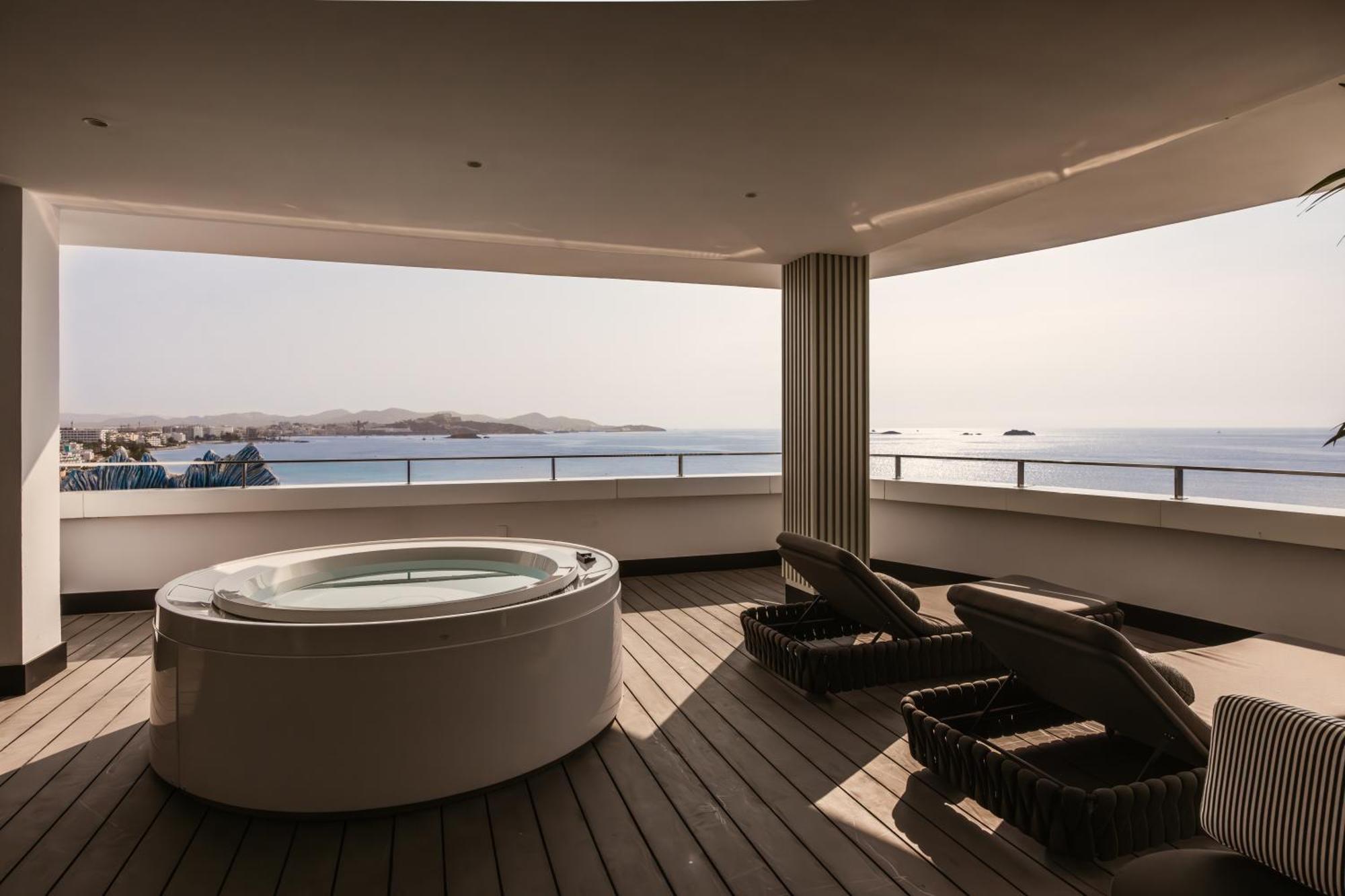Suite - I'm on Top of The World - Entrée au Club Ushuaïa Incluse