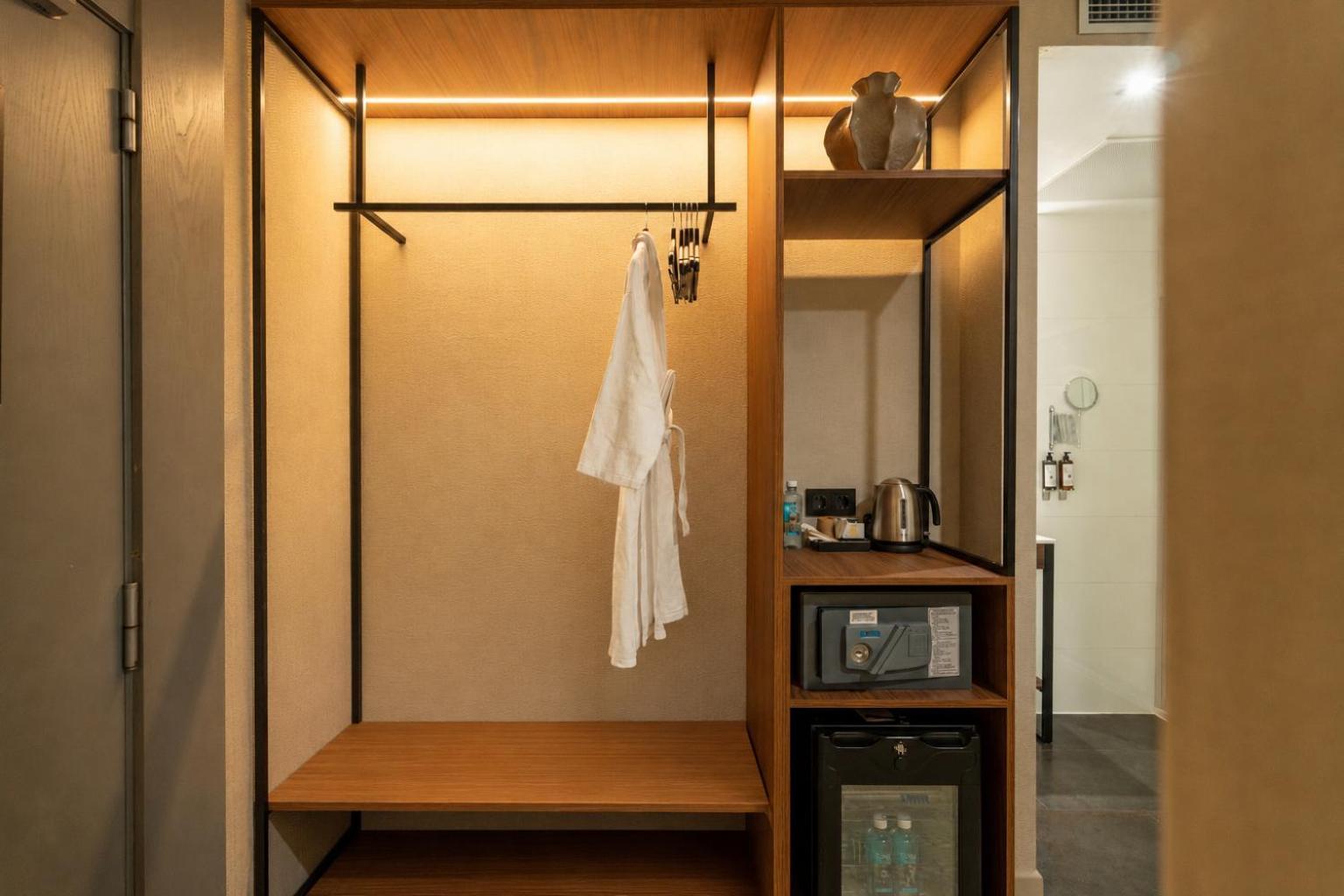 Single Room,1770836521:JPEG