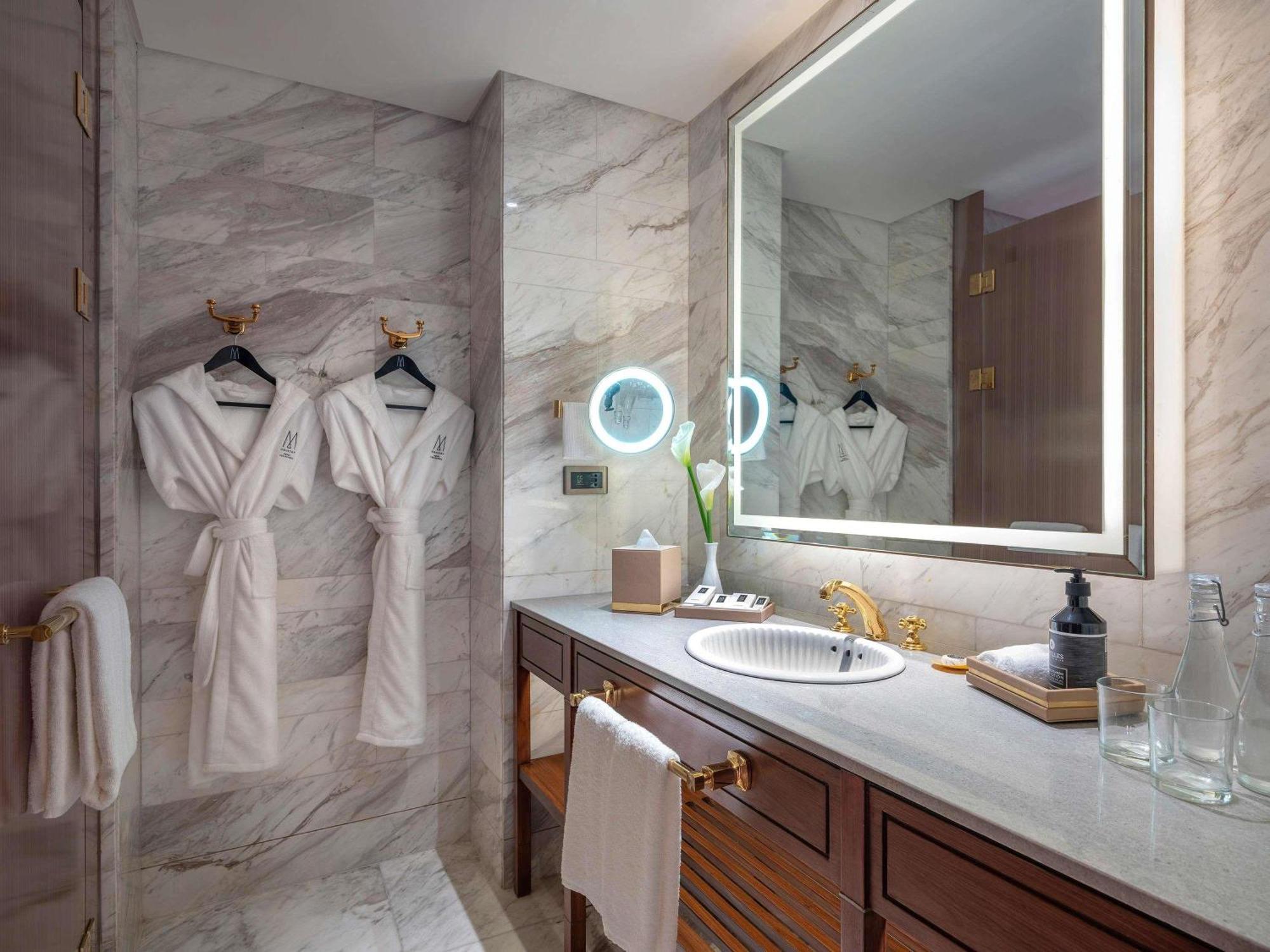 Superior Atrium Twin Room