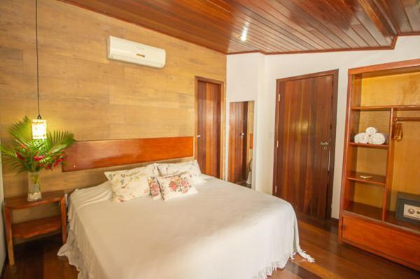 Quarto Duplo com Varanda e Vista do Mar
