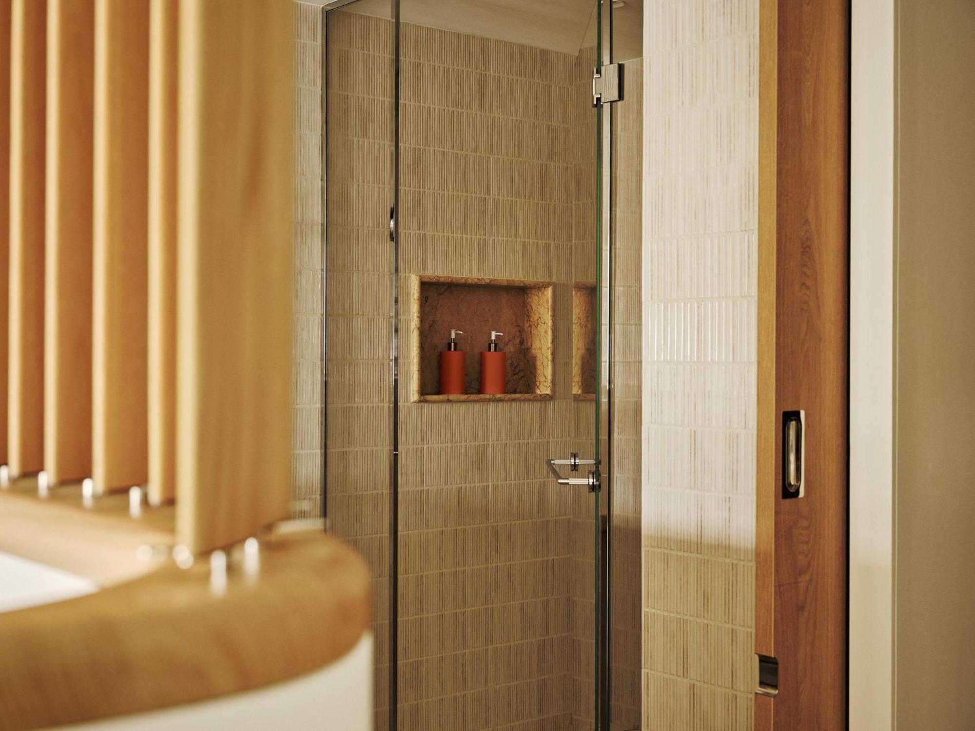 Chambre Lit King-Size avec Vue Partielle sur la Mer