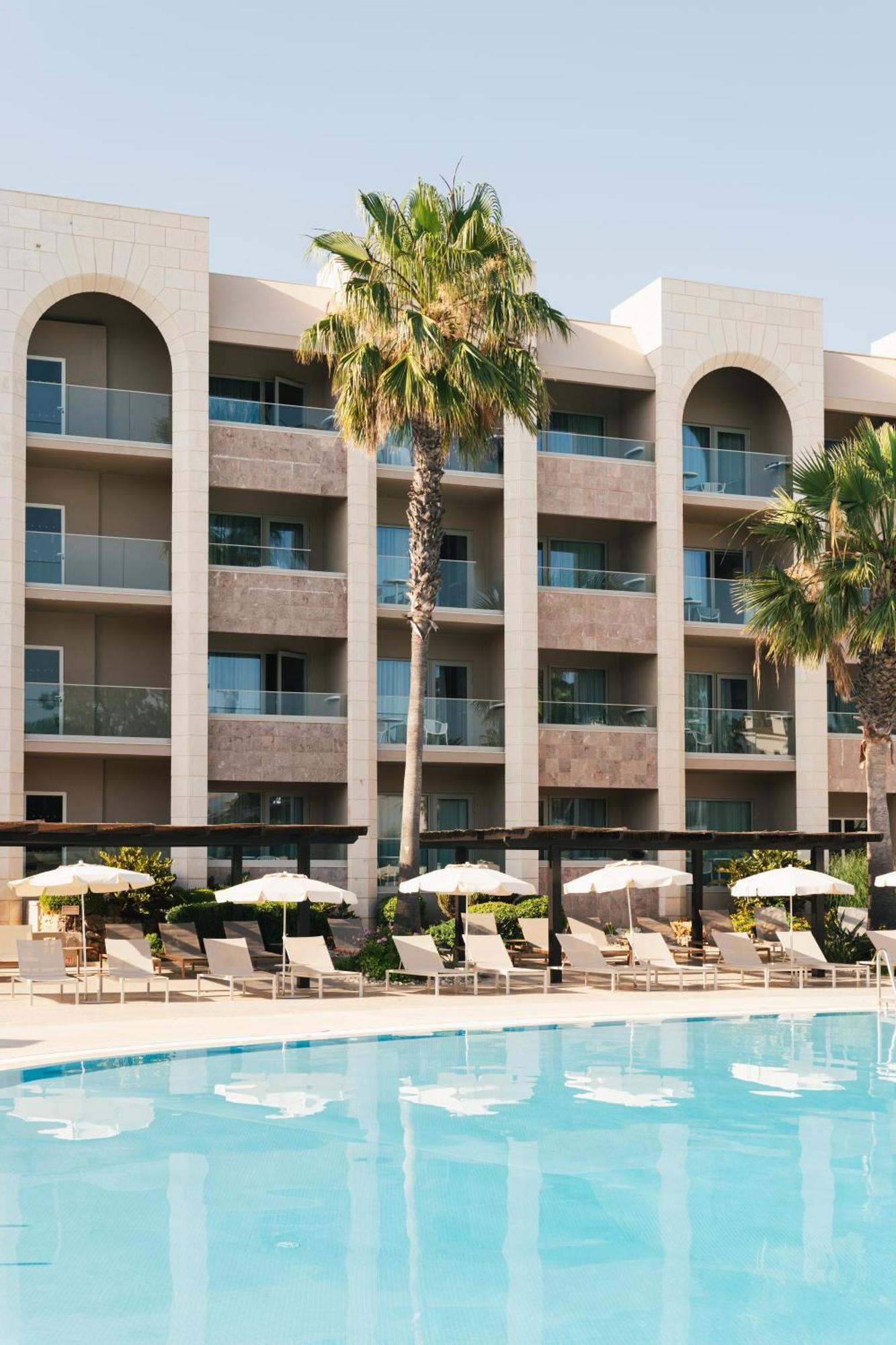 Double Room with Pool View