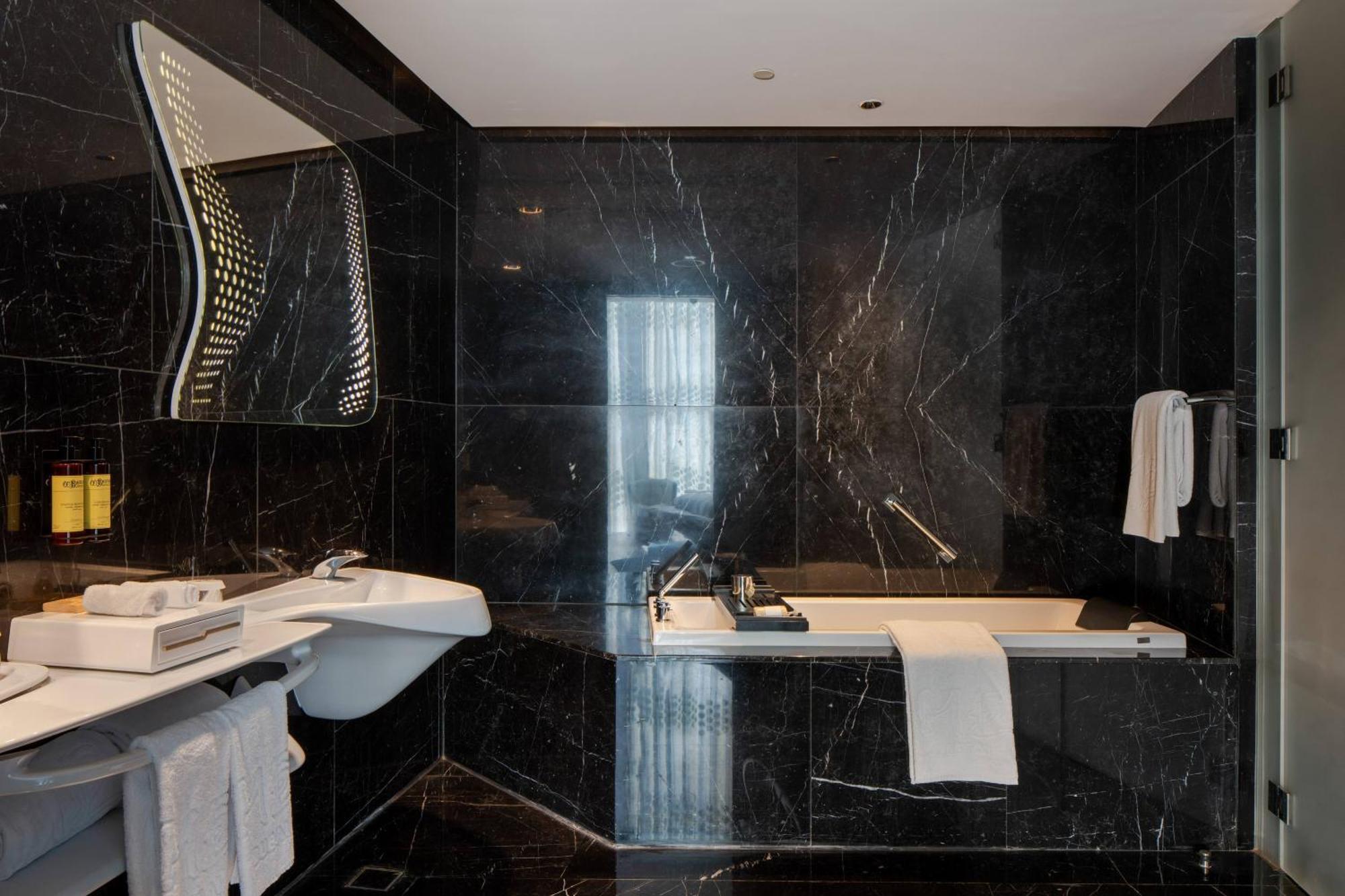 Suite Extra ME + Junior avec Vue sur Burj Khalifa et Bain à Remous