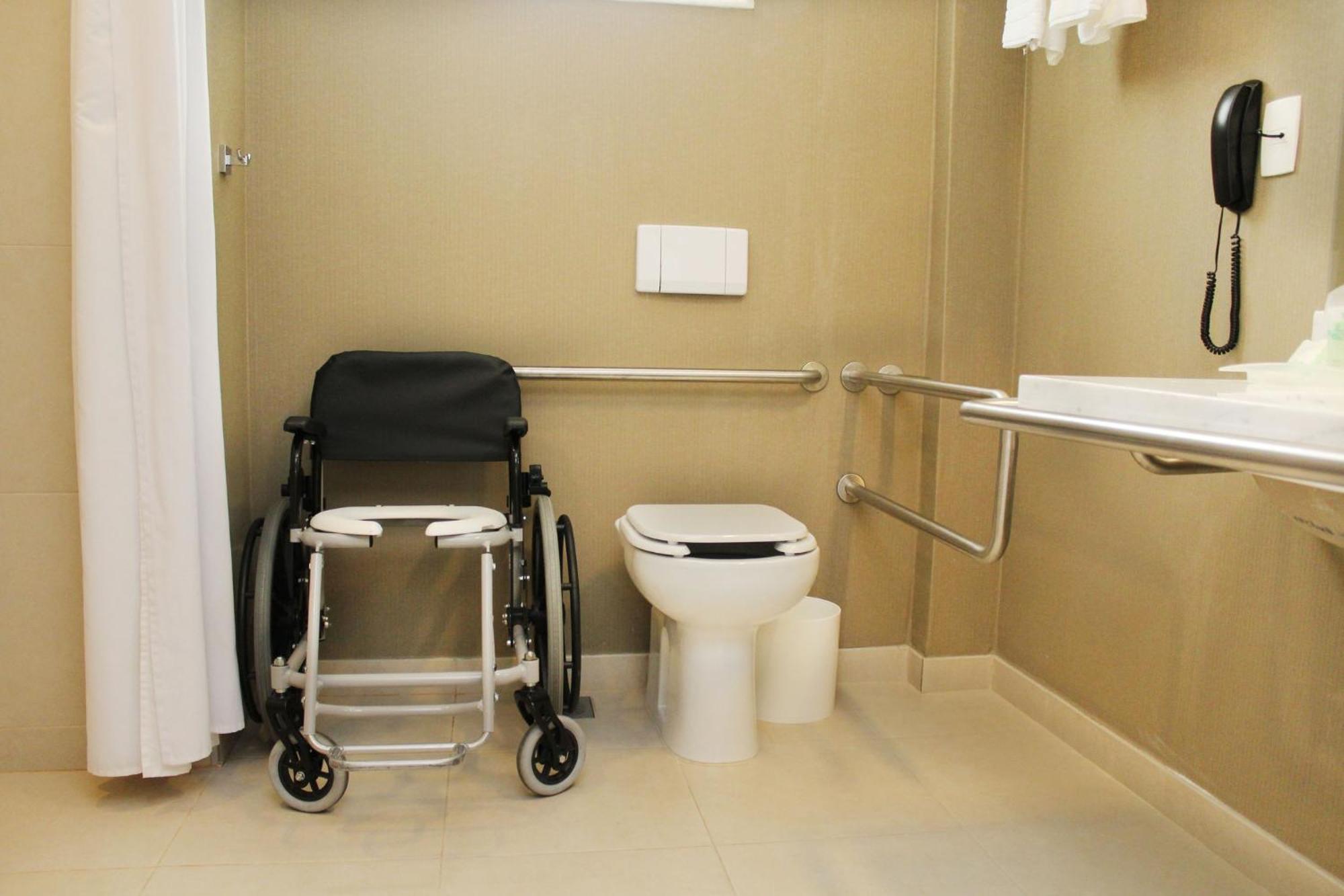 Standard King Room Accessible