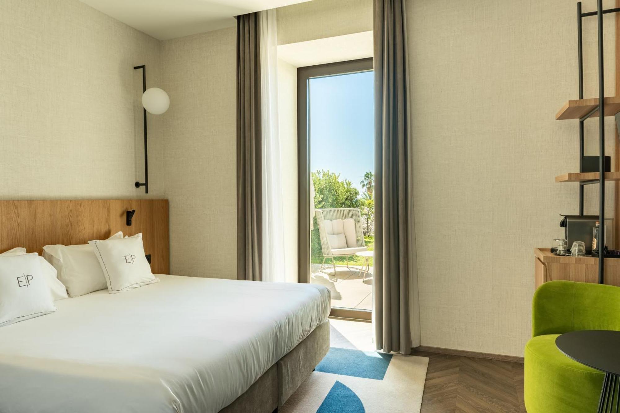 Deluxe Double or Twin Room Garden View
