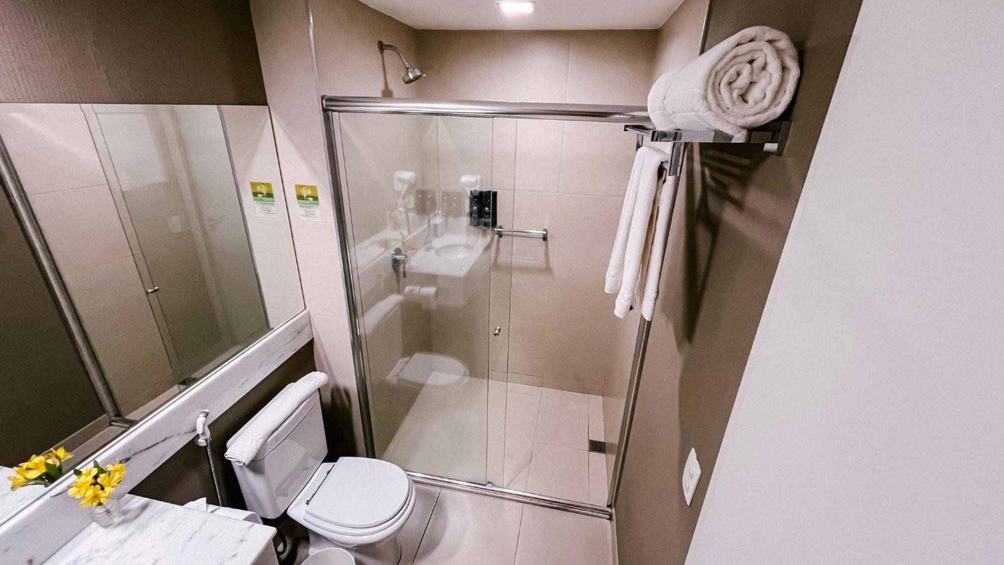 Standard King Room Mid Floor