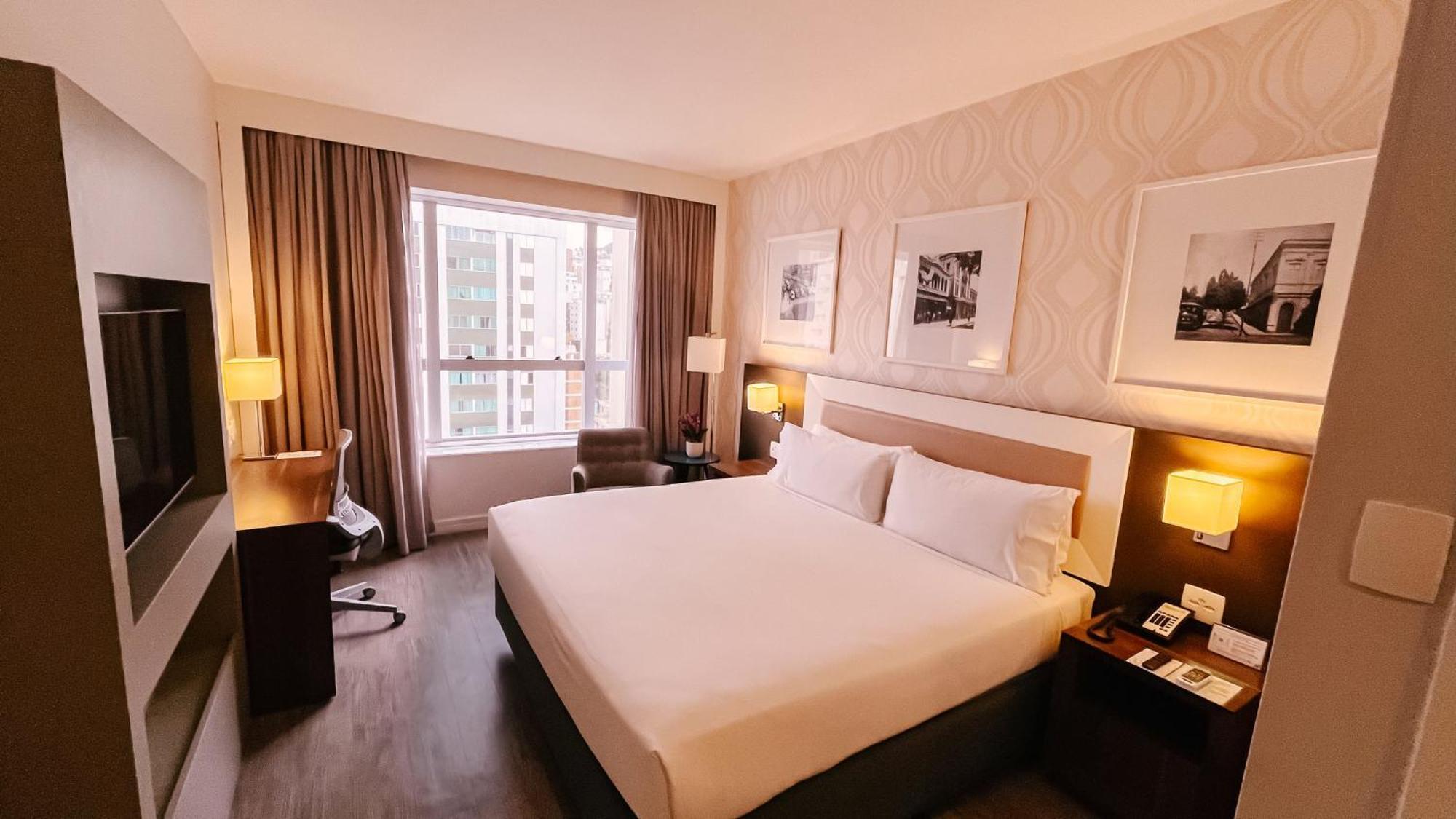 Standard King Room Mid Floor