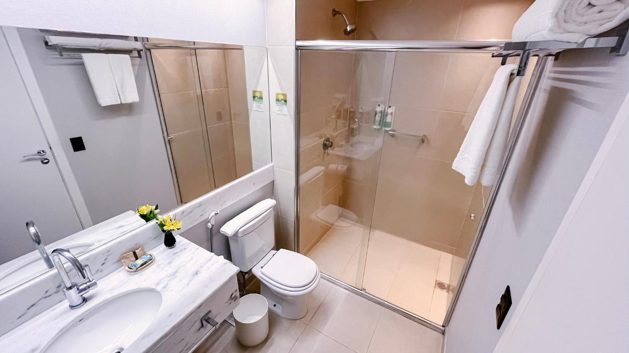 Standard King Room Mid Floor