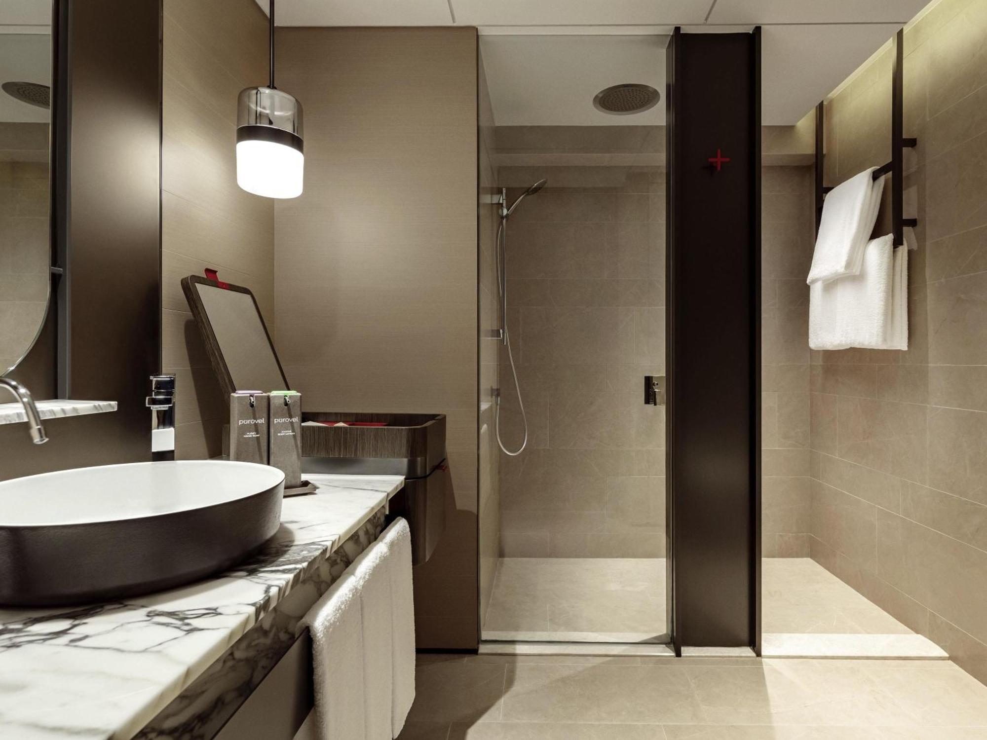 Quarto Premier com 1 Cama King-size, Varanda e Vista Cidade