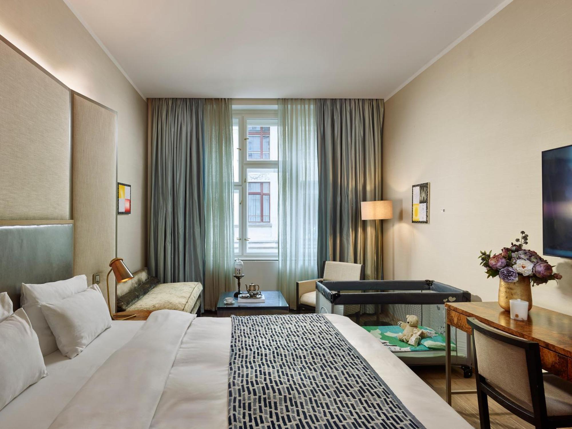 Deluxe Junior Suite Lounge Wellness Access
