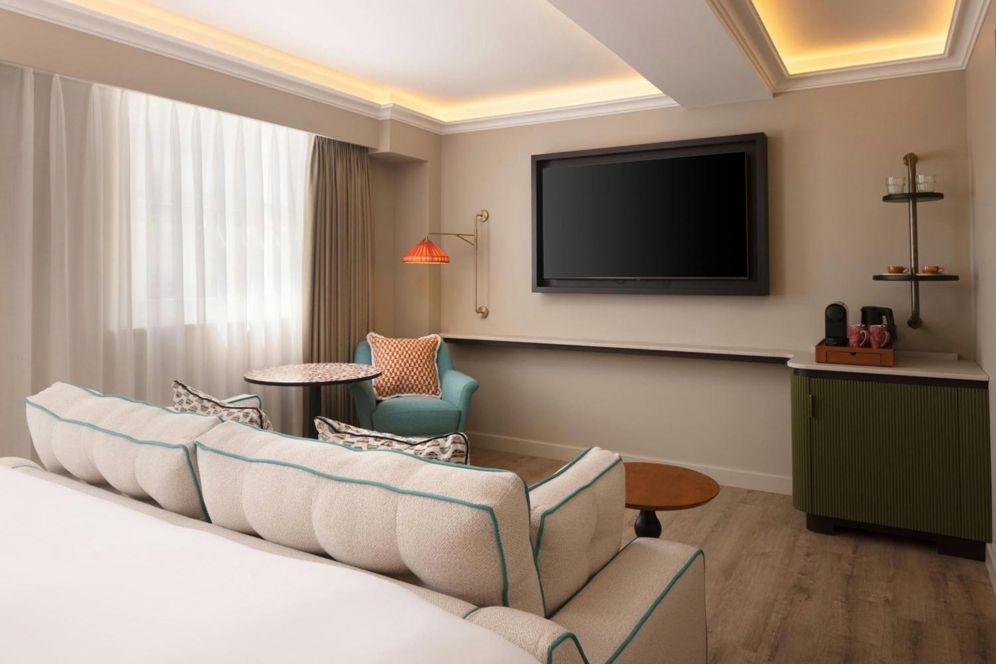 Family Hydeaway Room with Two King Beds and City View