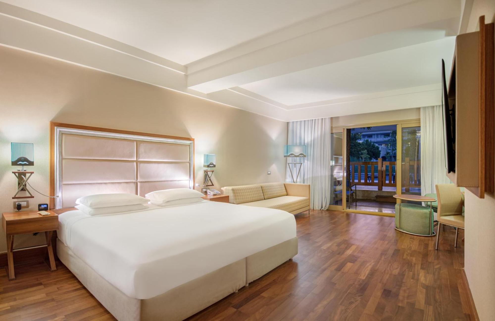 Deluxe King Room with Pool View